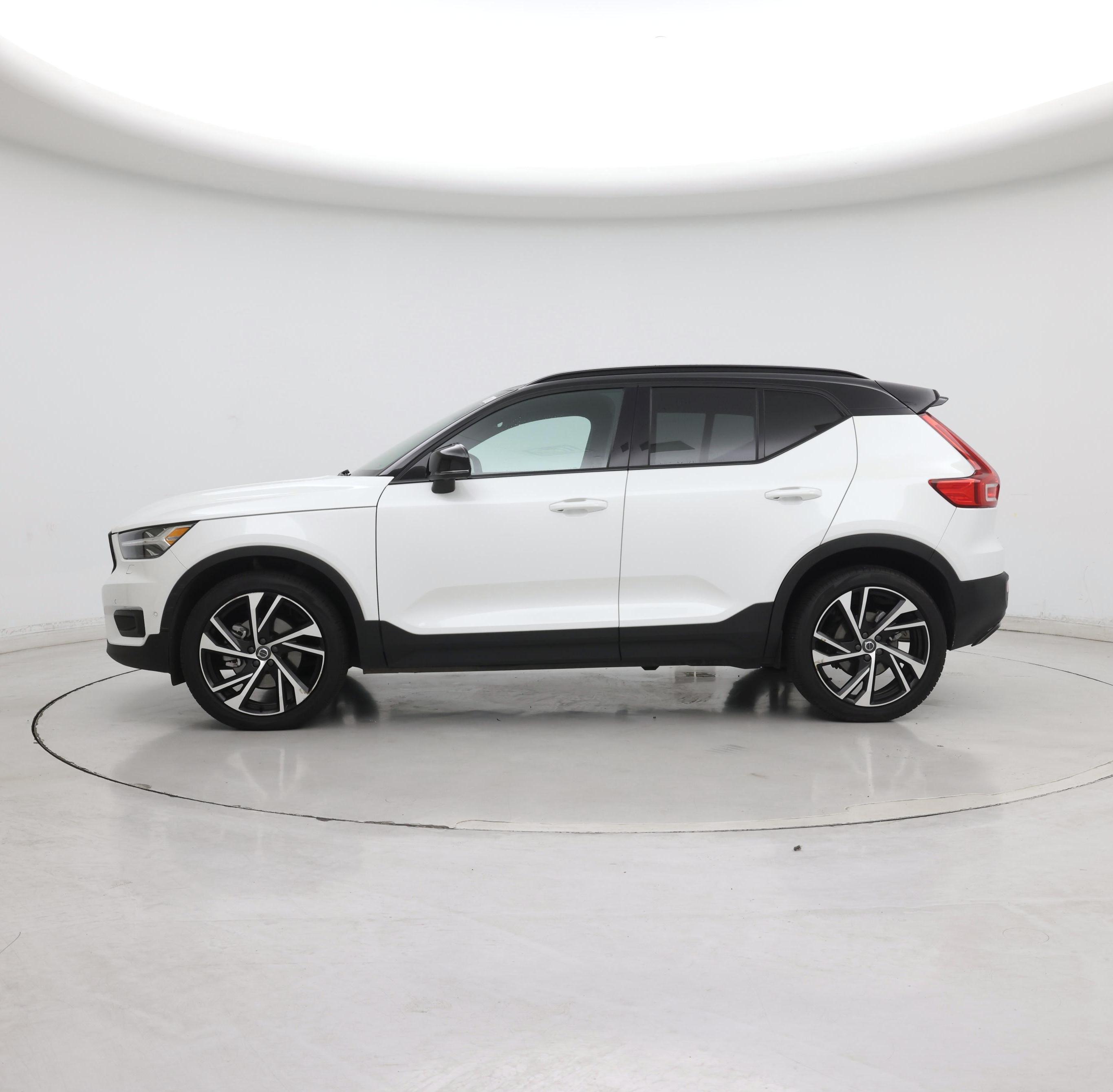 Thumbnail: 2022 Volvo XC40 - 3