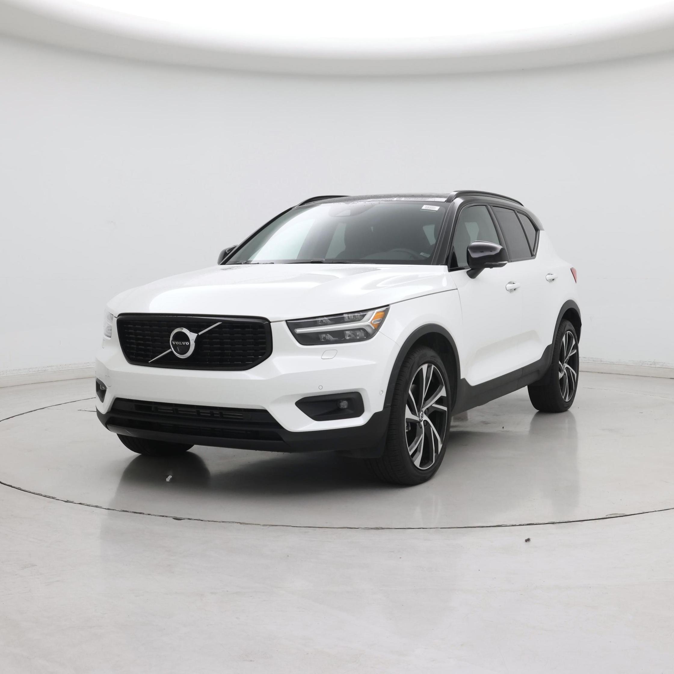 Thumbnail: 2022 Volvo XC40 - 4