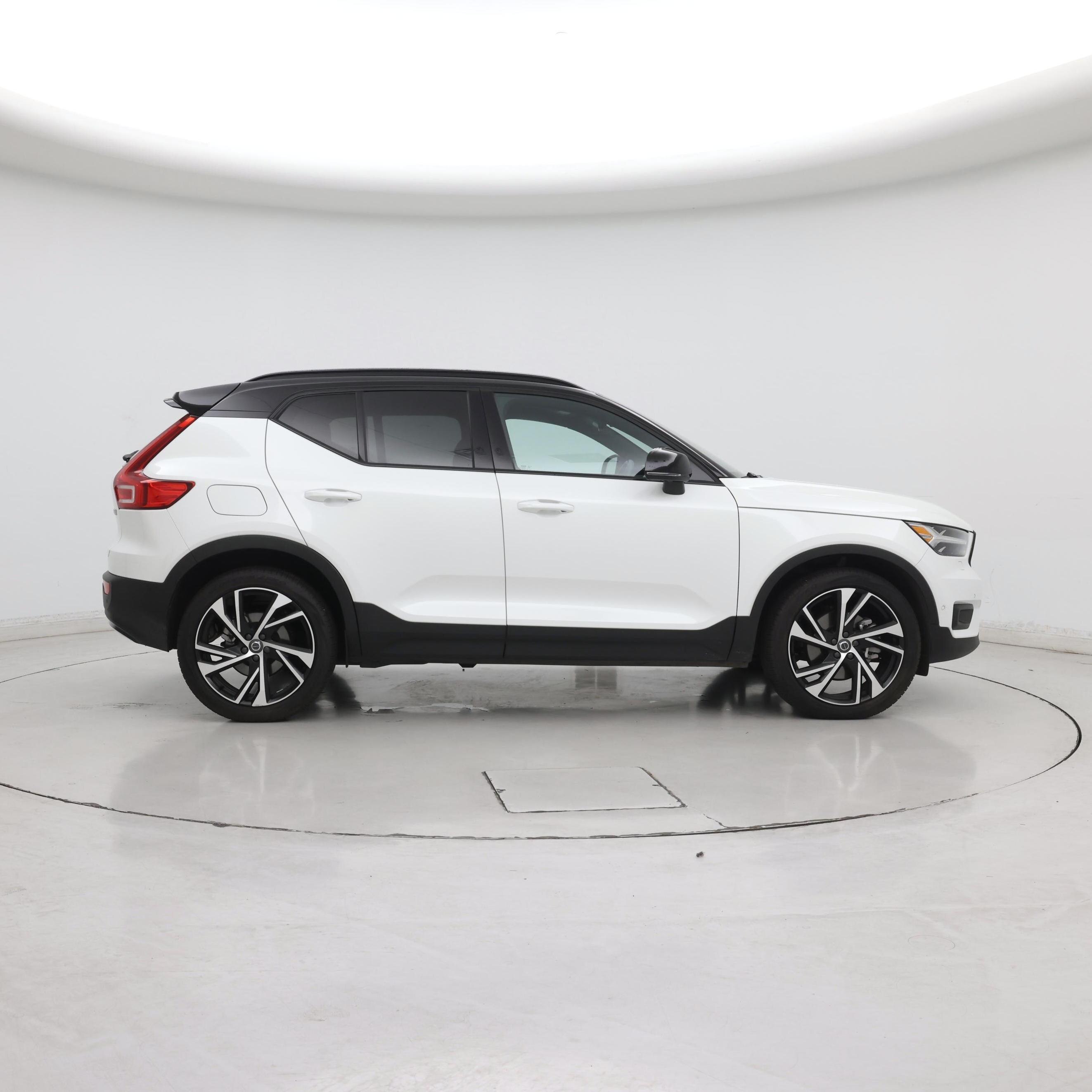 Thumbnail: 2022 Volvo XC40 - 7