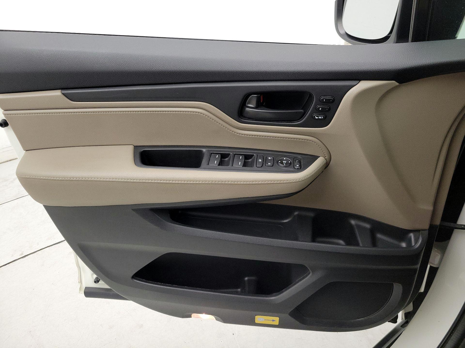 Thumbnail: 2019 Honda Odyssey - 12