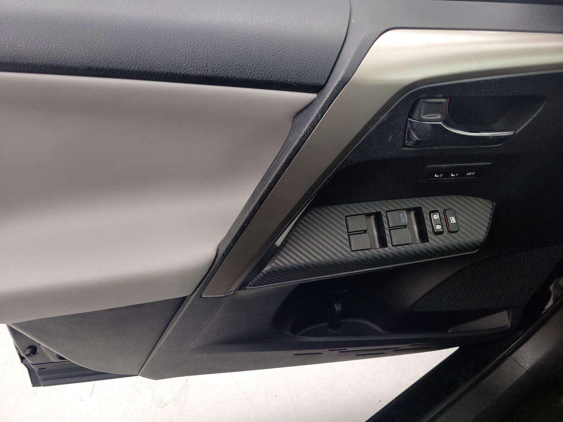 Thumbnail: 2015 Toyota RAV4 - 12