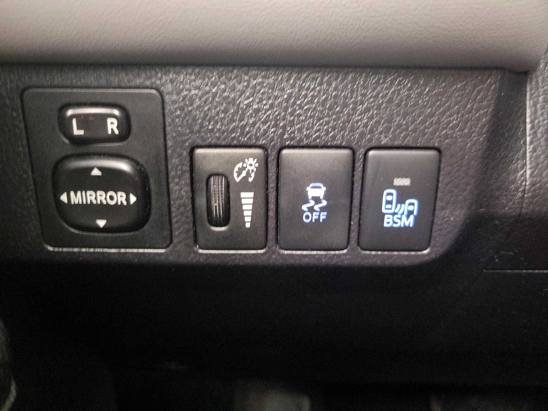 Thumbnail: 2015 Toyota RAV4 - 13