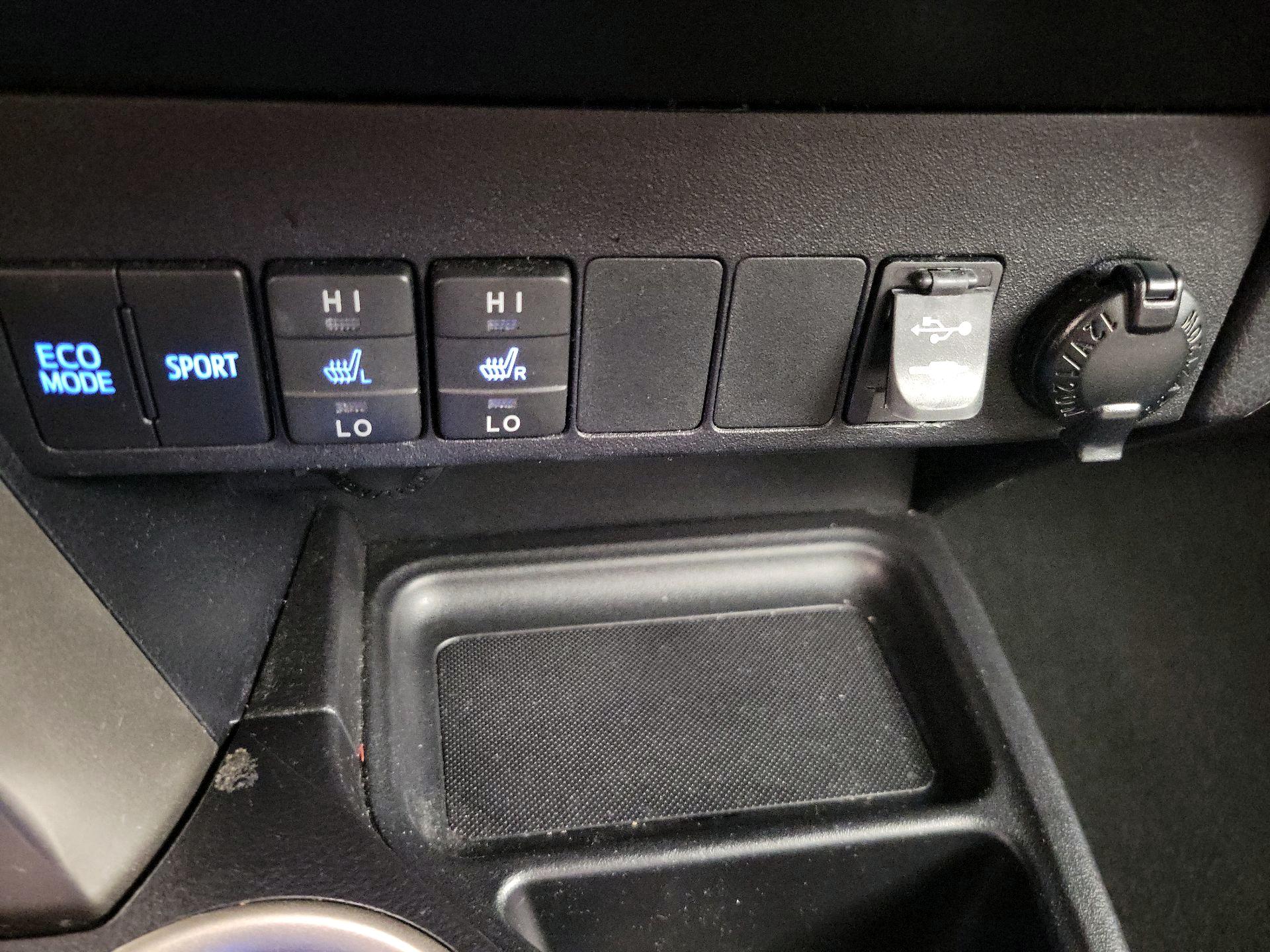 Thumbnail: 2015 Toyota RAV4 - 18