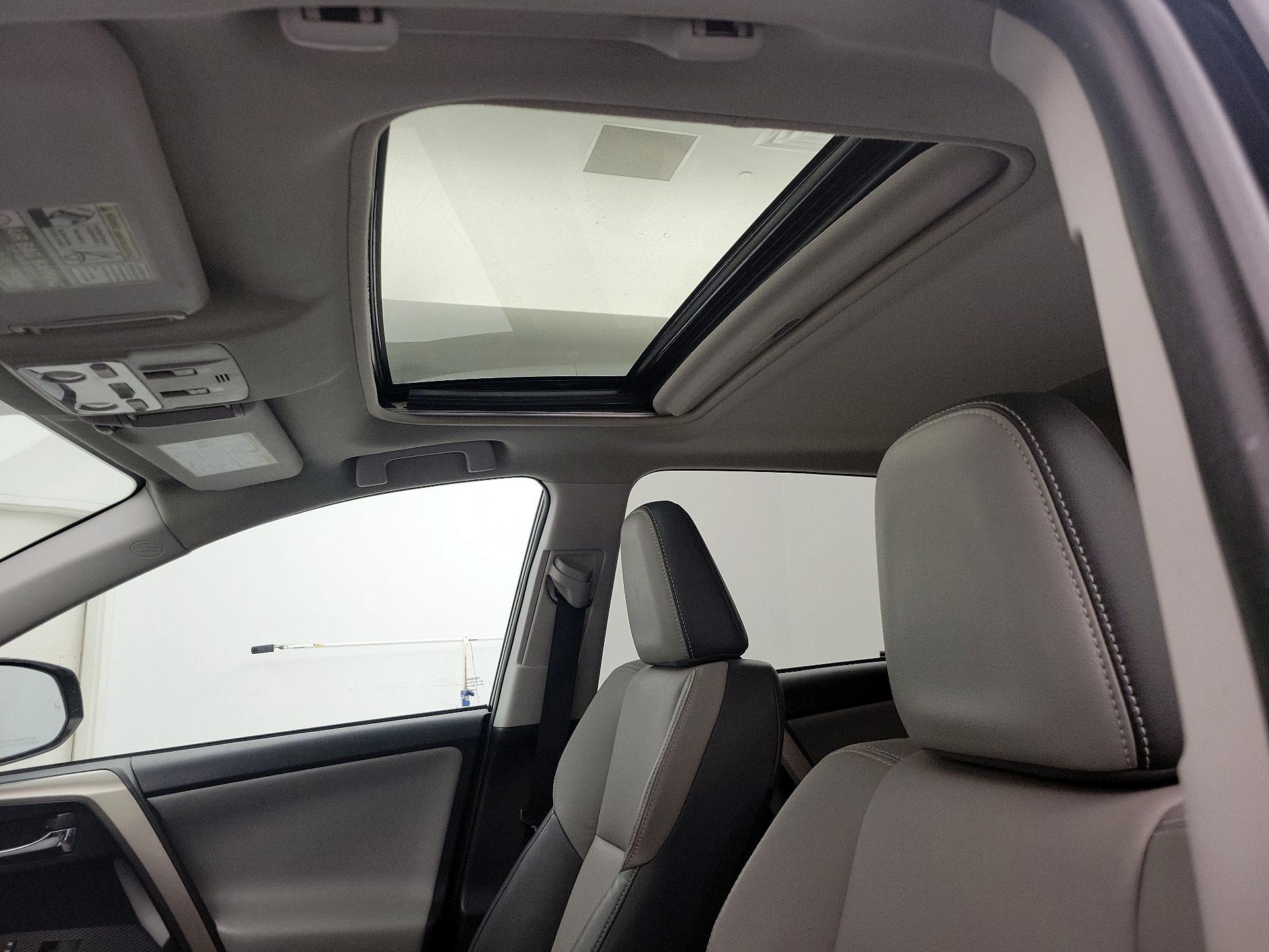 Thumbnail: 2015 Toyota RAV4 - 19