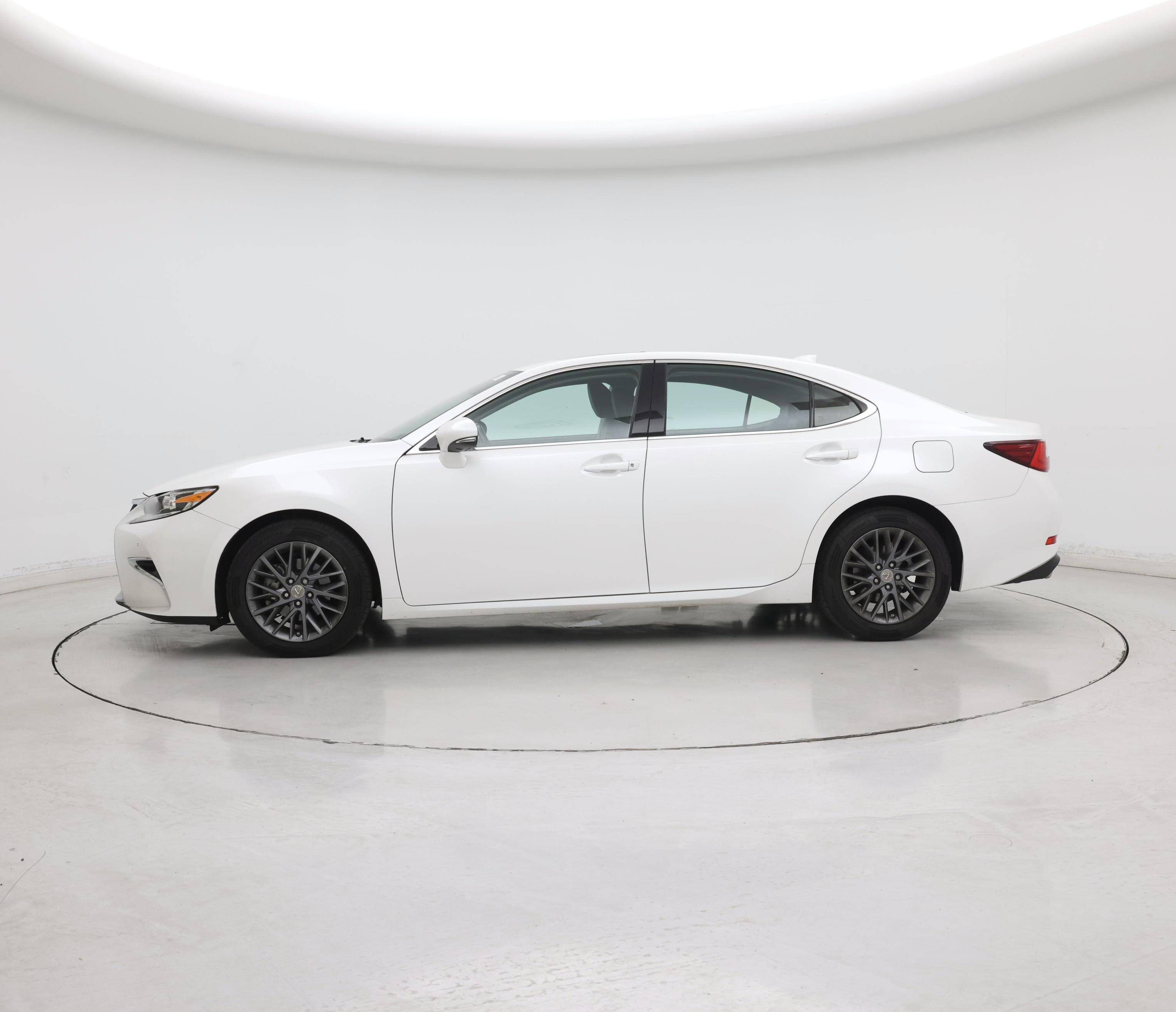 Thumbnail: 2018 Lexus ES - 3