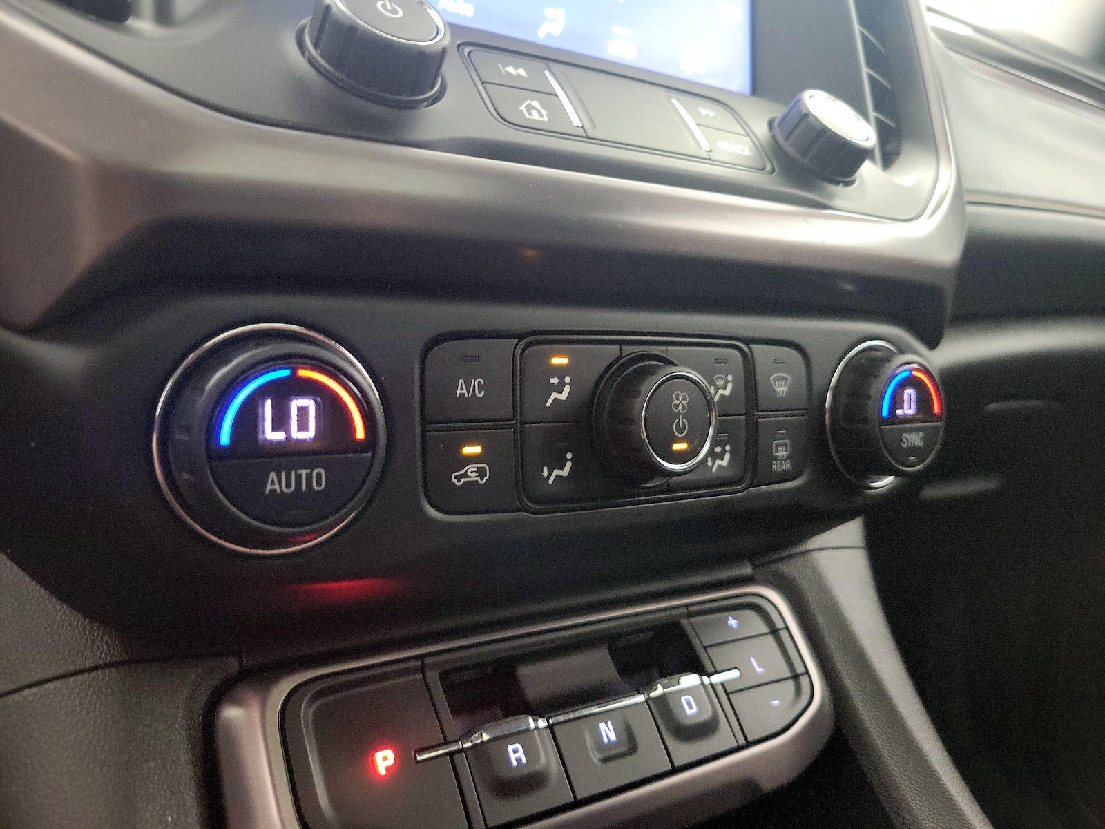 2021 GMC Acadia AT4 - Photo 17