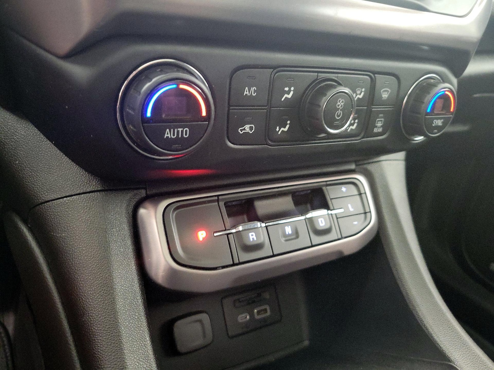2021 GMC Acadia AT4 - Photo 18