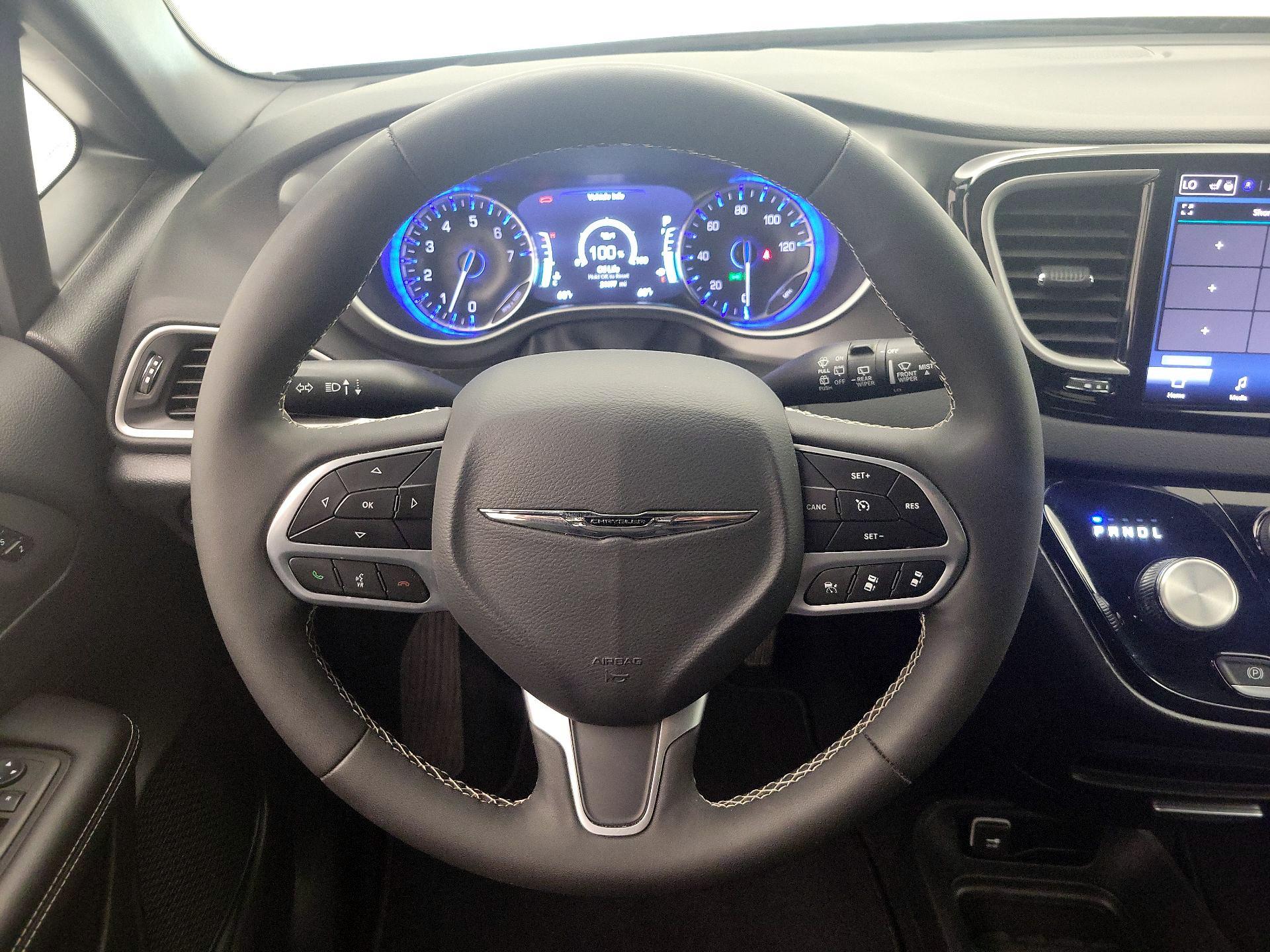 Thumbnail: 2025 Chrysler Pacifica - 10
