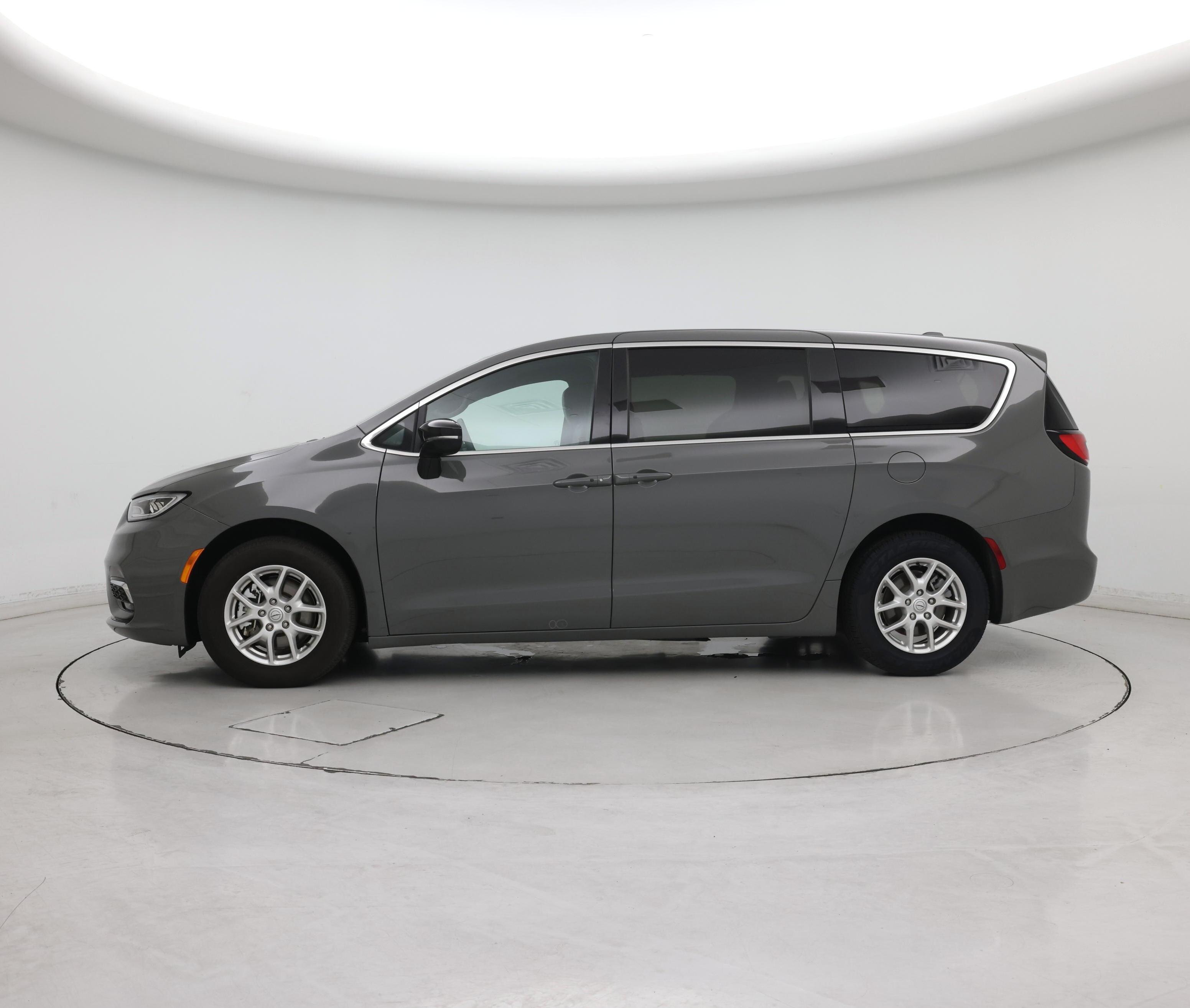 Thumbnail: 2025 Chrysler Pacifica - 3