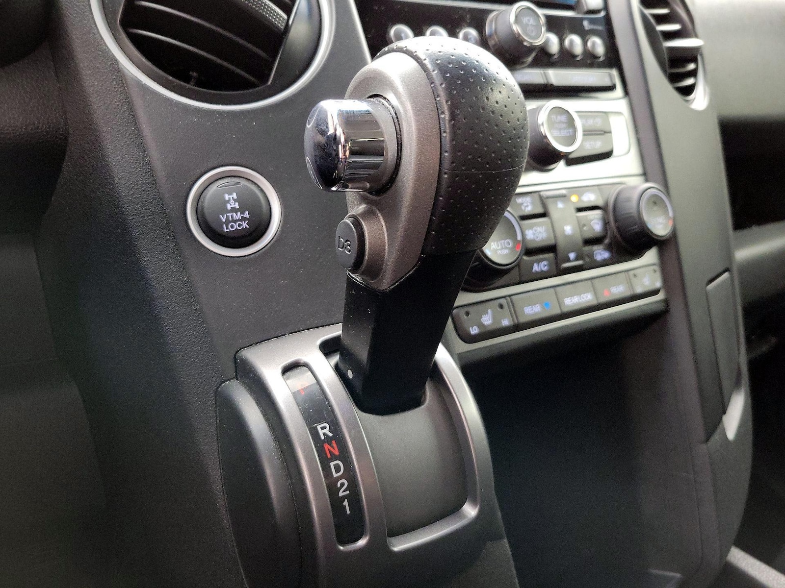 2014 Honda Pilot EX-L - Photo 18