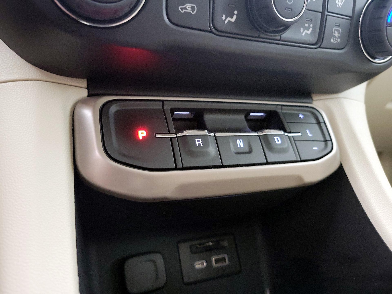 2023 GMC Acadia Denali - Photo 18