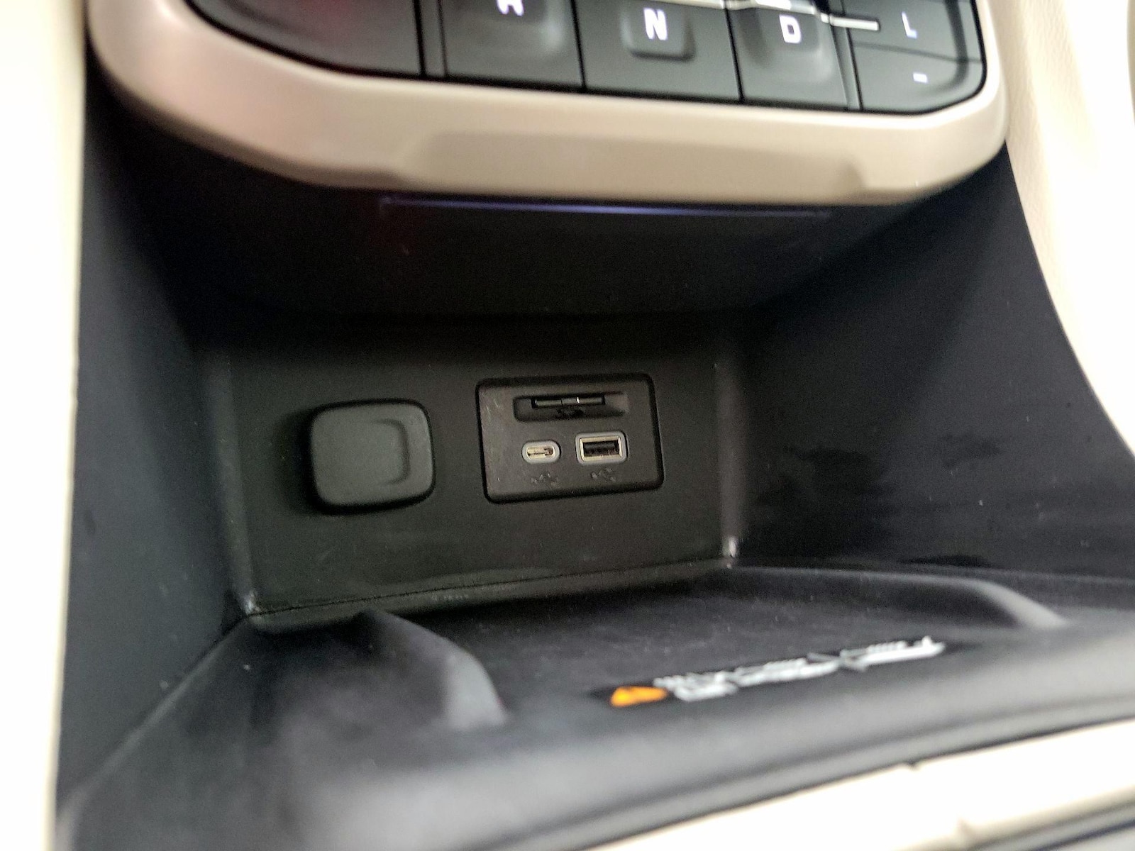 2023 GMC Acadia Denali - Photo 19