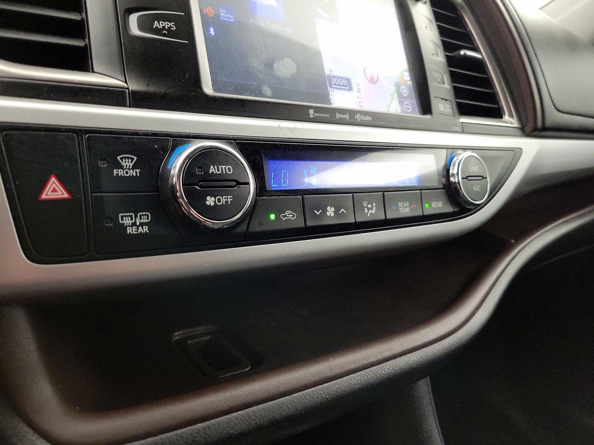 Thumbnail: 2019 Toyota Highlander - 17