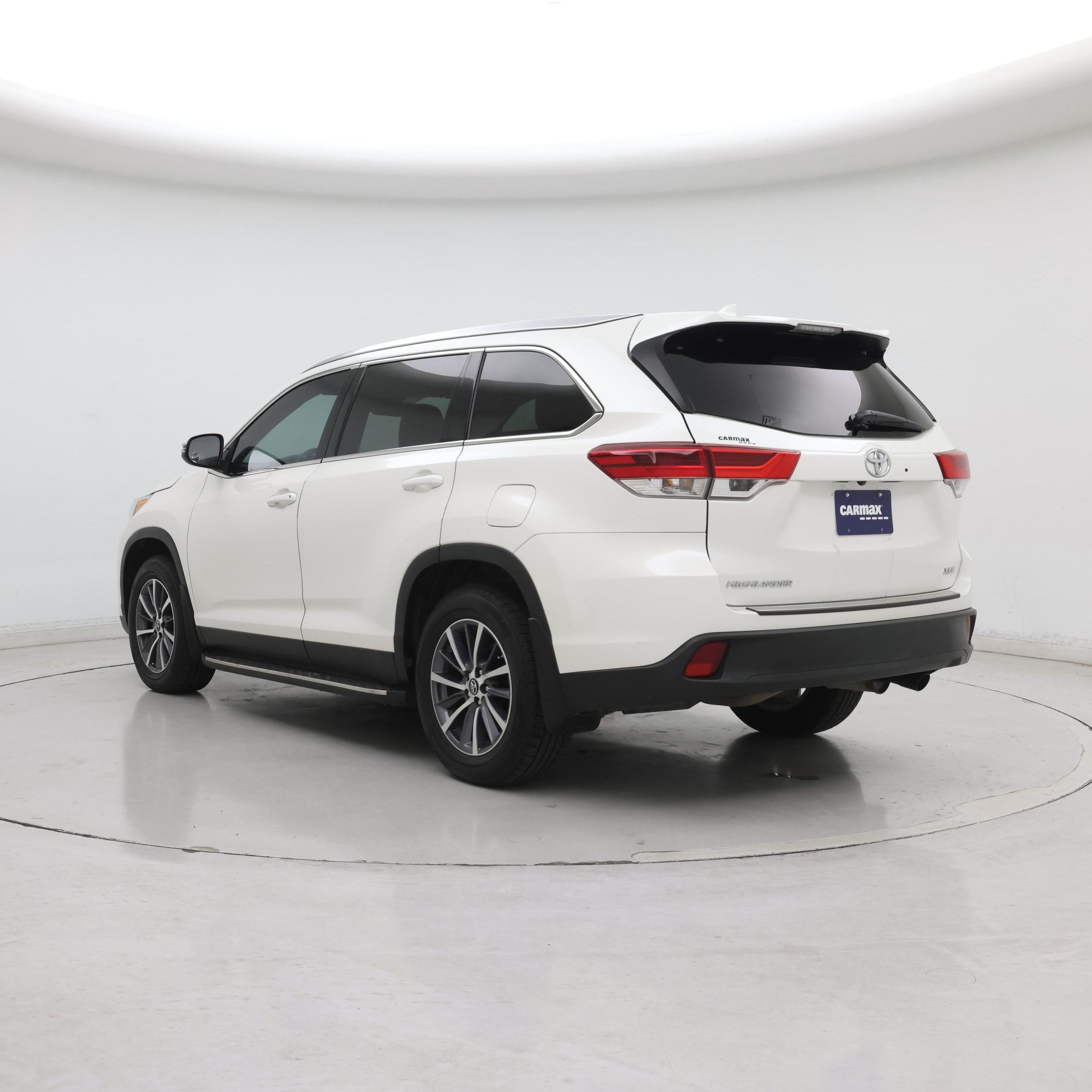 Thumbnail: 2019 Toyota Highlander - 2