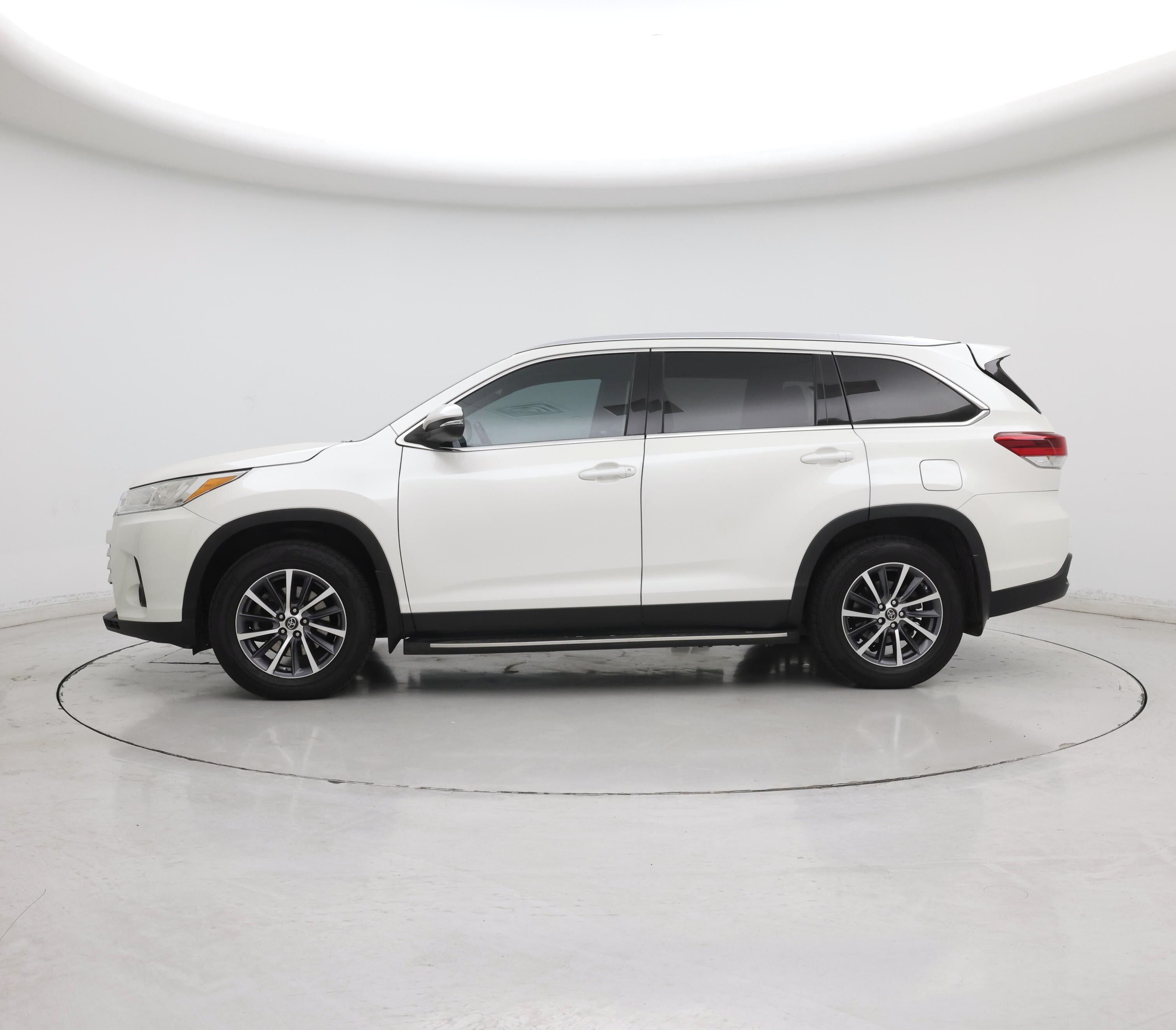 Thumbnail: 2019 Toyota Highlander - 3