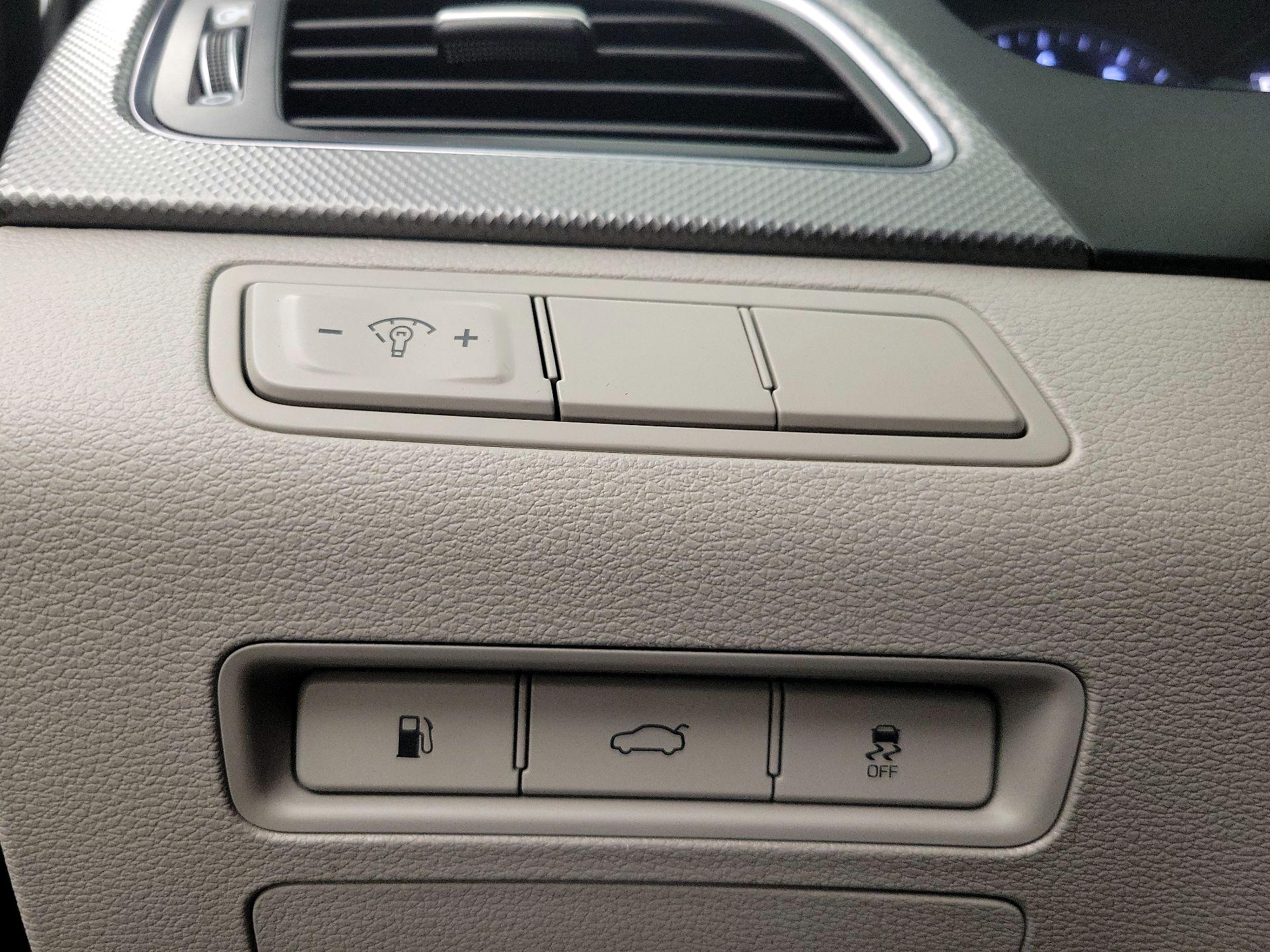 Thumbnail: 2015 Hyundai Sonata - 13