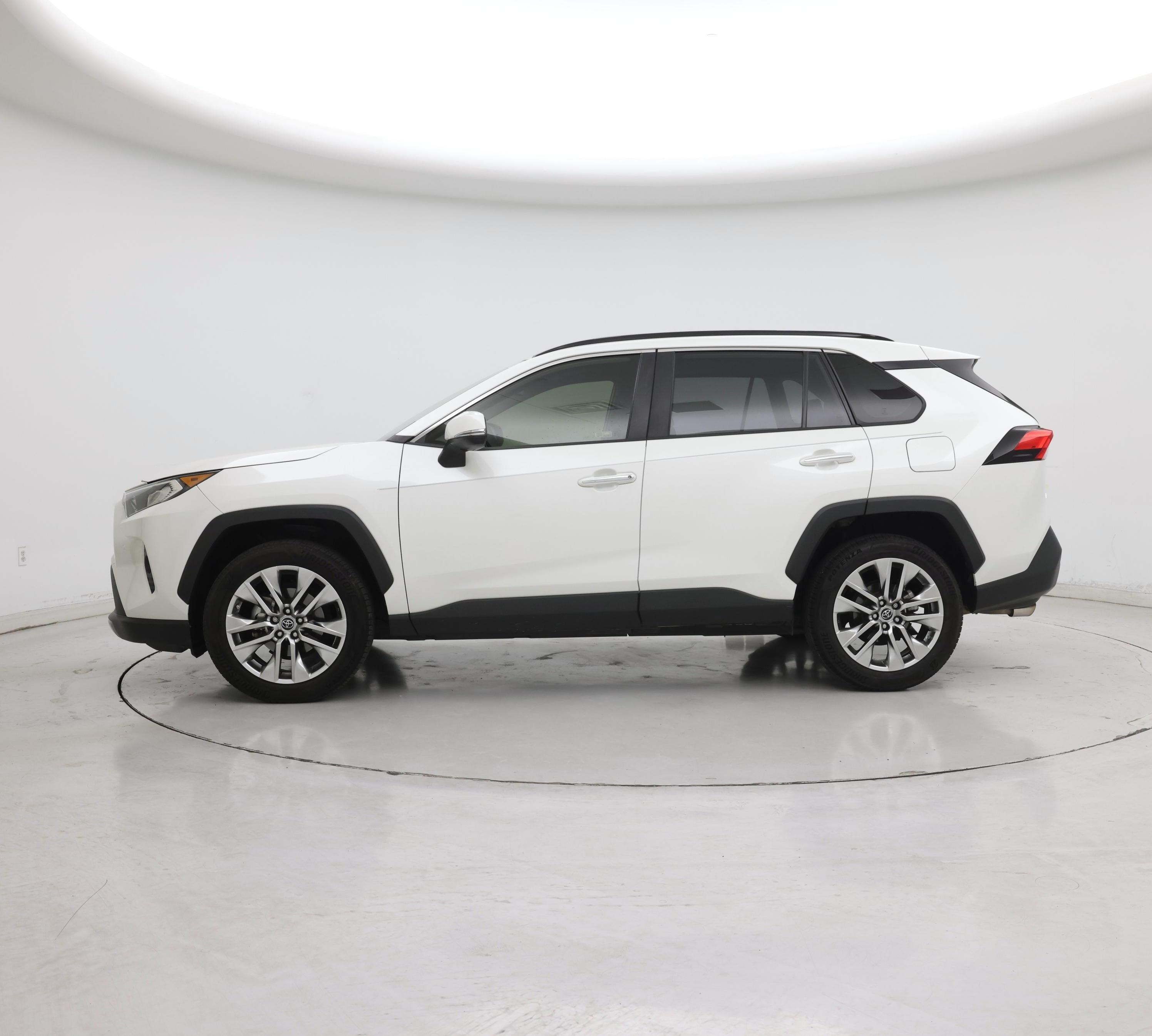 Thumbnail: 2019 Toyota RAV4 - 3