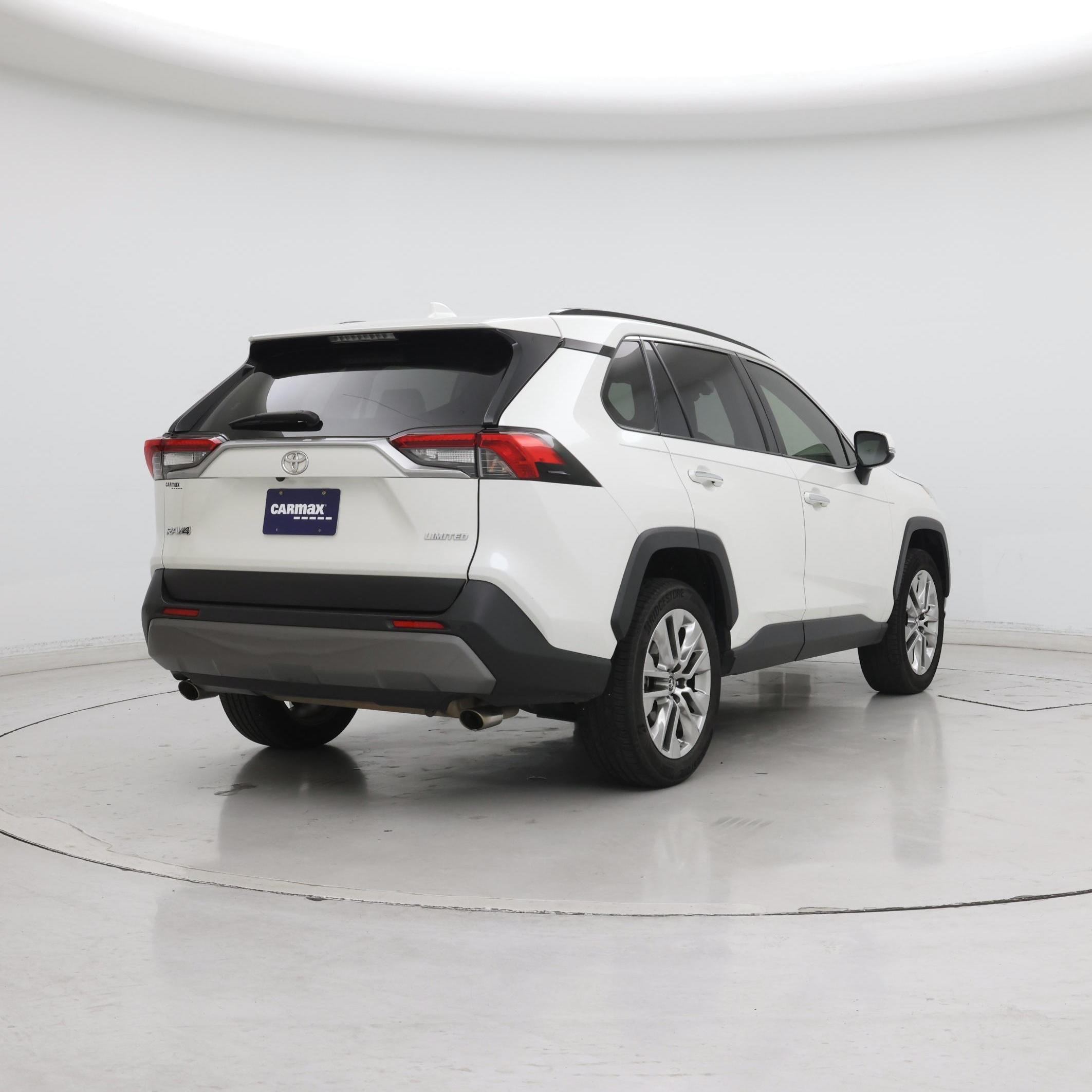 Thumbnail: 2019 Toyota RAV4 - 8