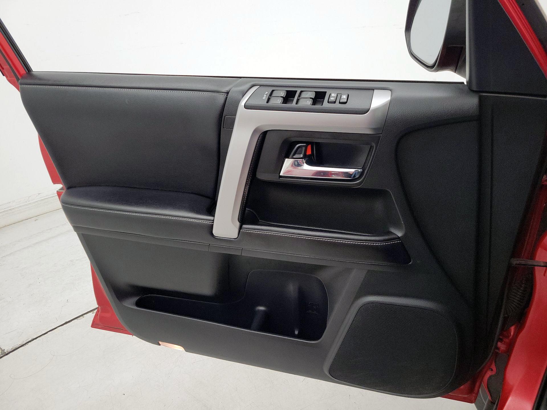 Thumbnail: 2016 Toyota 4Runner - 12