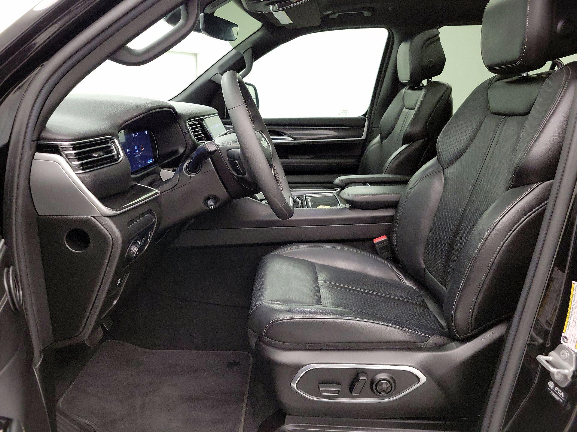 Thumbnail: 2022 Jeep Wagoneer - 11