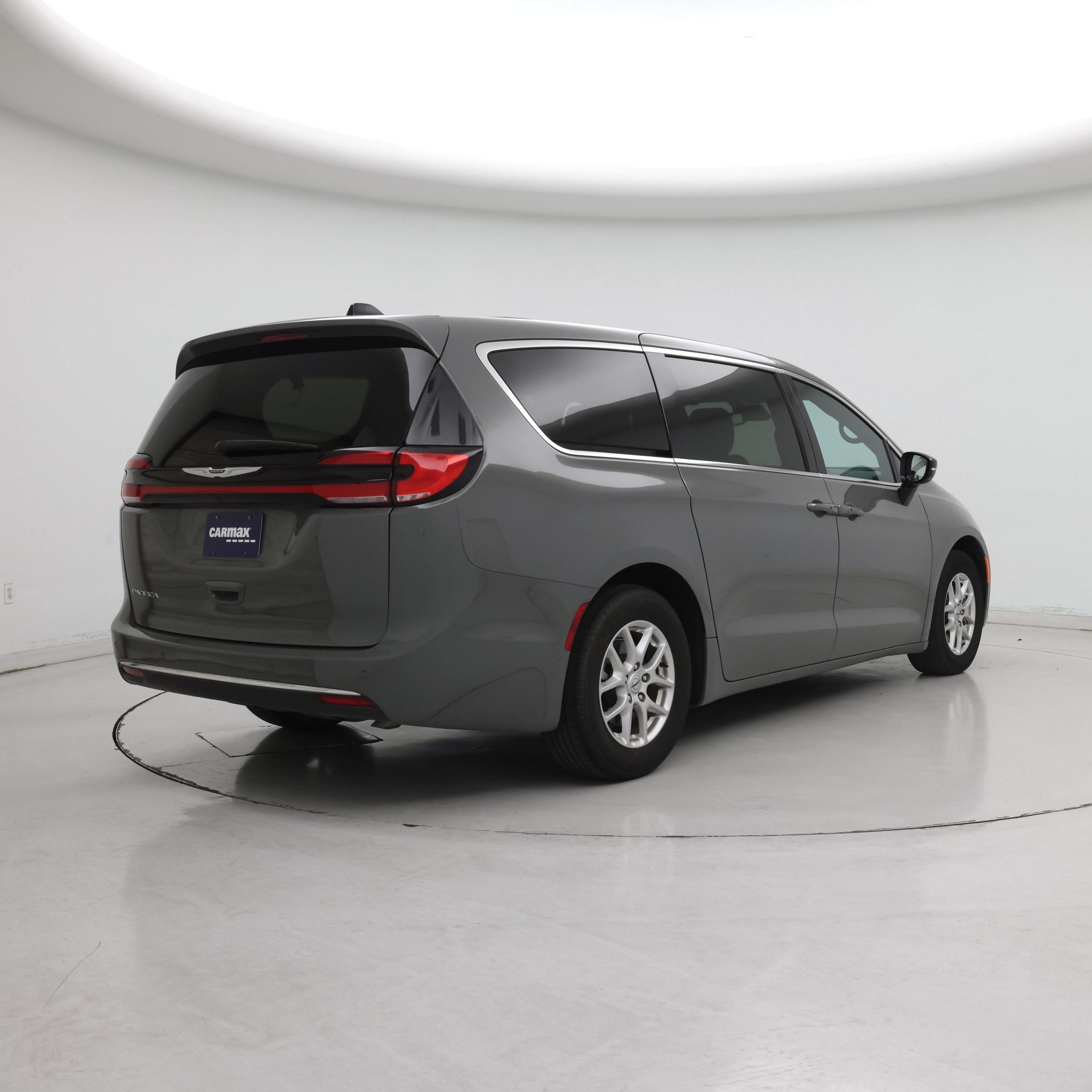 Thumbnail: 2025 Chrysler Pacifica - 8