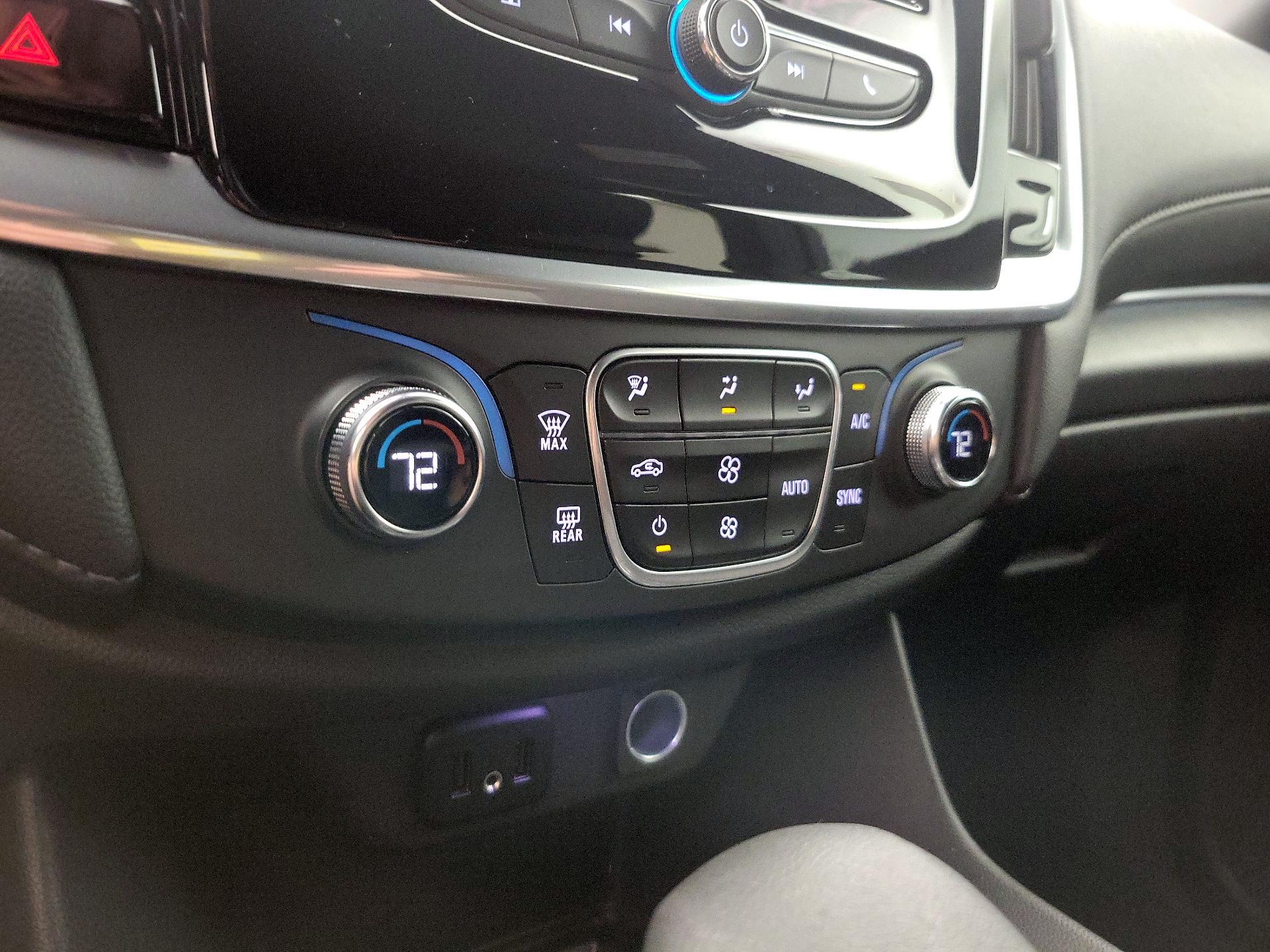 Thumbnail: 2022 Chevrolet Traverse - 16