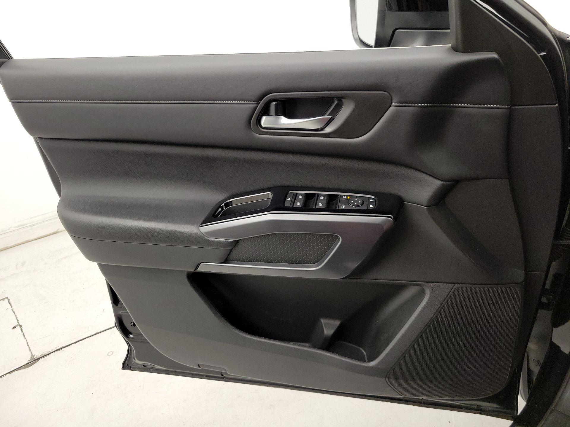 Thumbnail: 2023 Nissan Pathfinder - 12