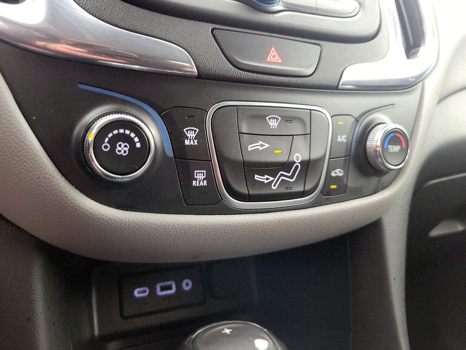 2020 Chevrolet Equinox LS - Photo 17