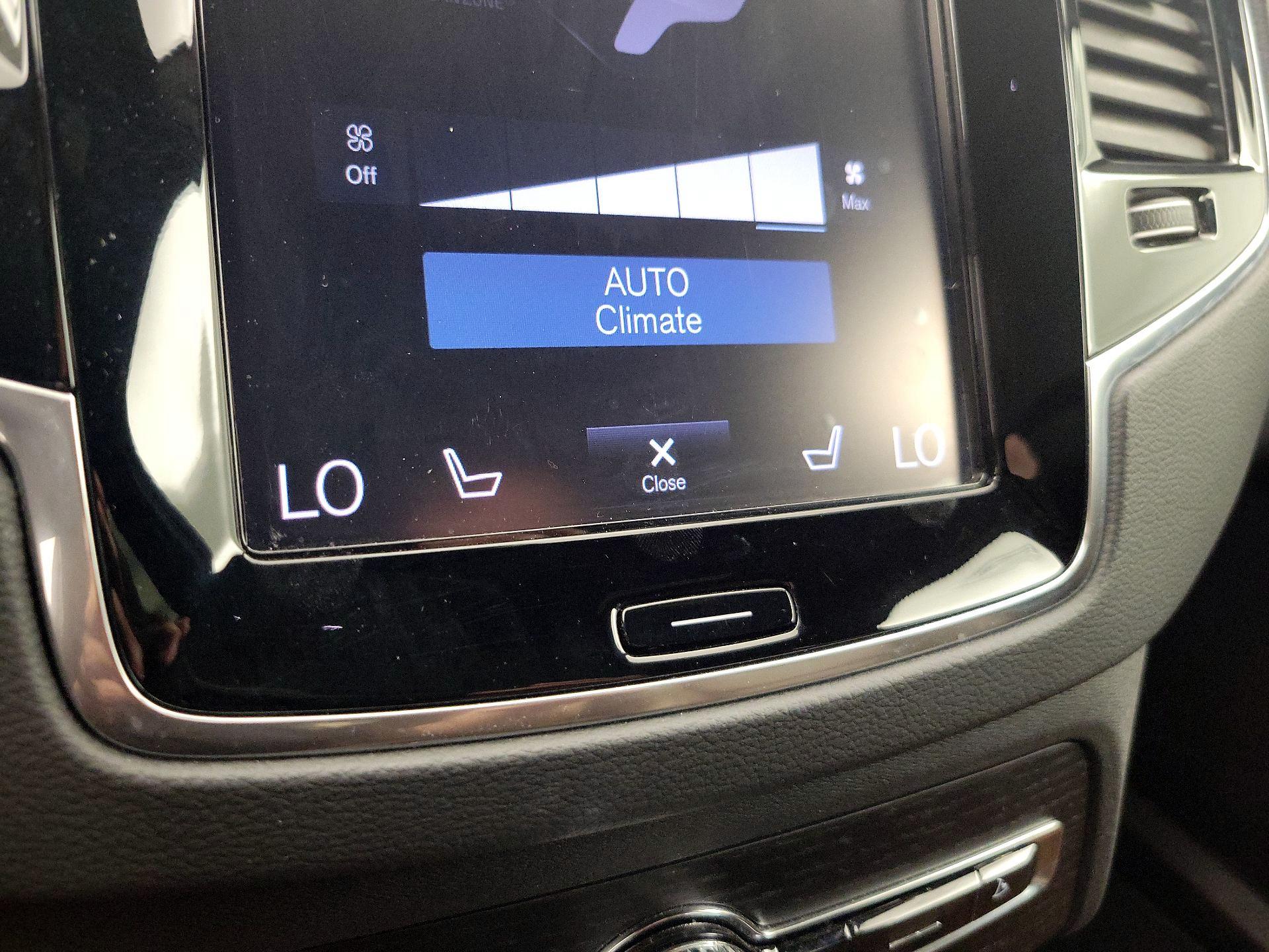 Thumbnail: 2021 Volvo XC90 - 17