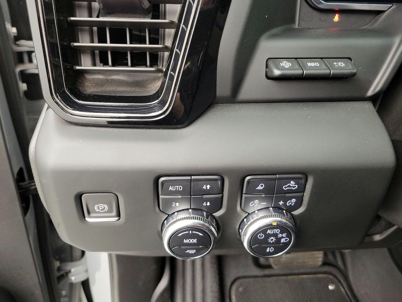 2024 GMC Sierra 2500HD AT4X - Photo 14