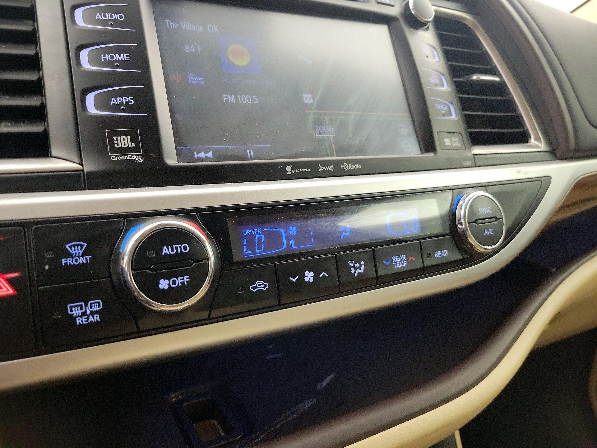 Thumbnail: 2019 Toyota Highlander - 17