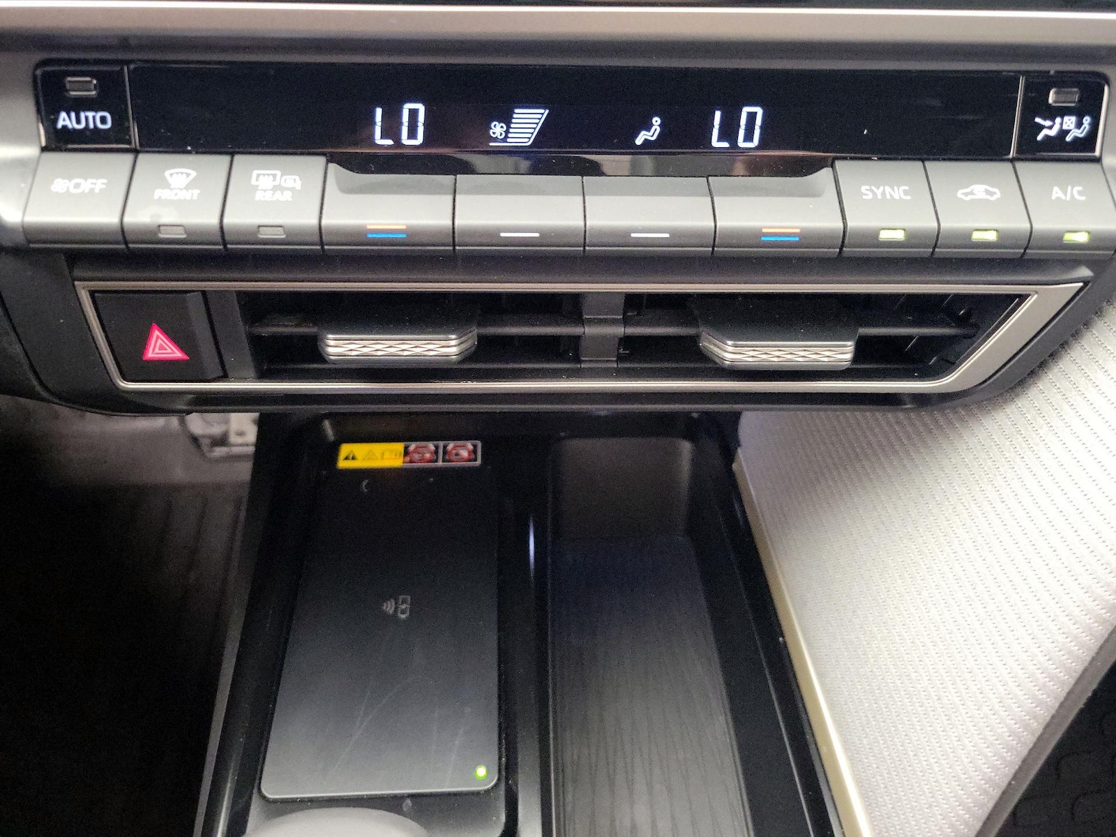 2026 Toyota Camry SE - Photo 18