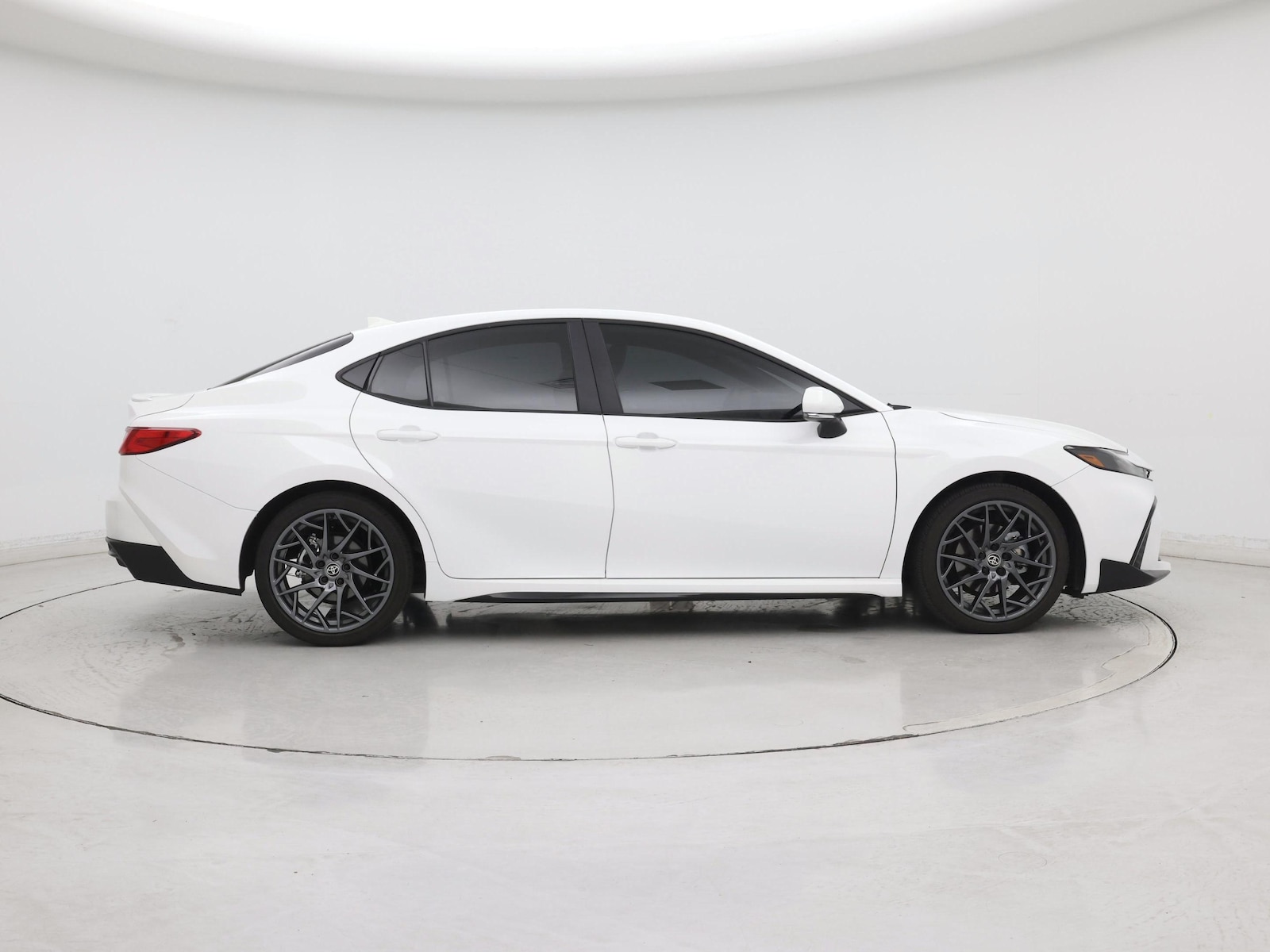 2026 Toyota Camry SE - Photo 8