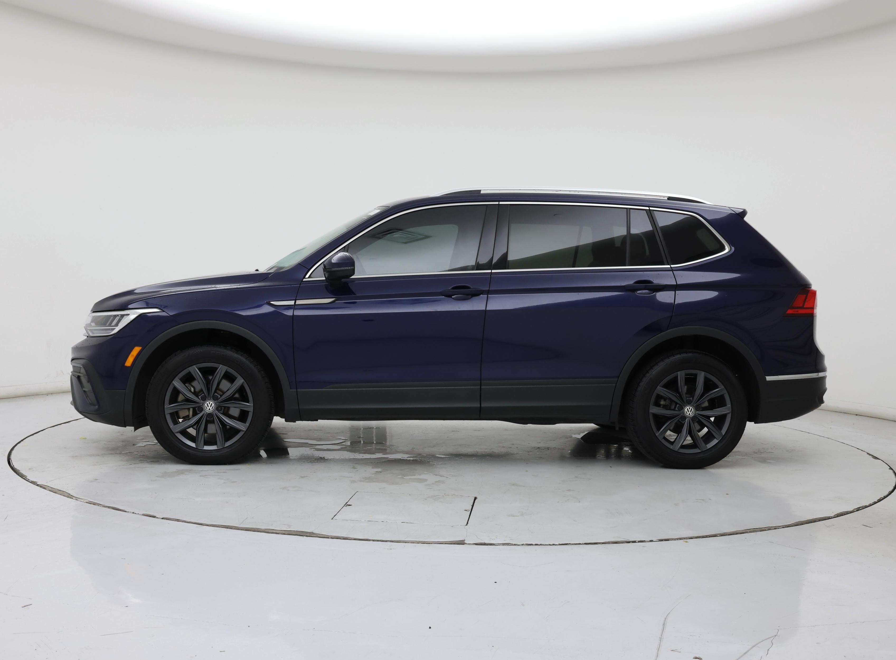 Thumbnail: 2022 Volkswagen Tiguan - 3