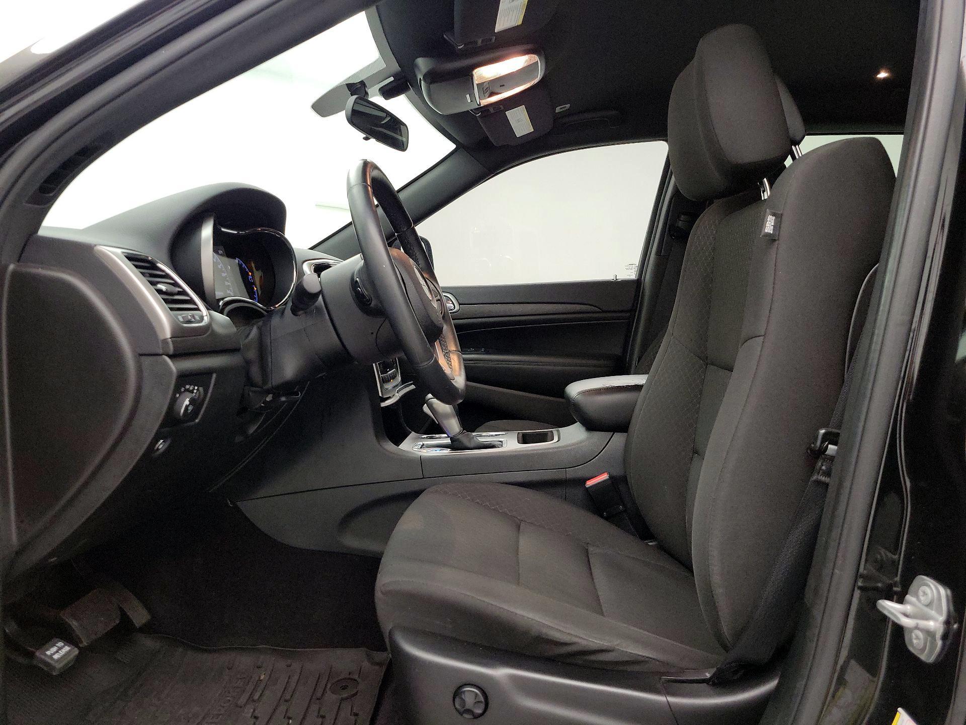 Thumbnail: 2018 Jeep Grand Cherokee - 11