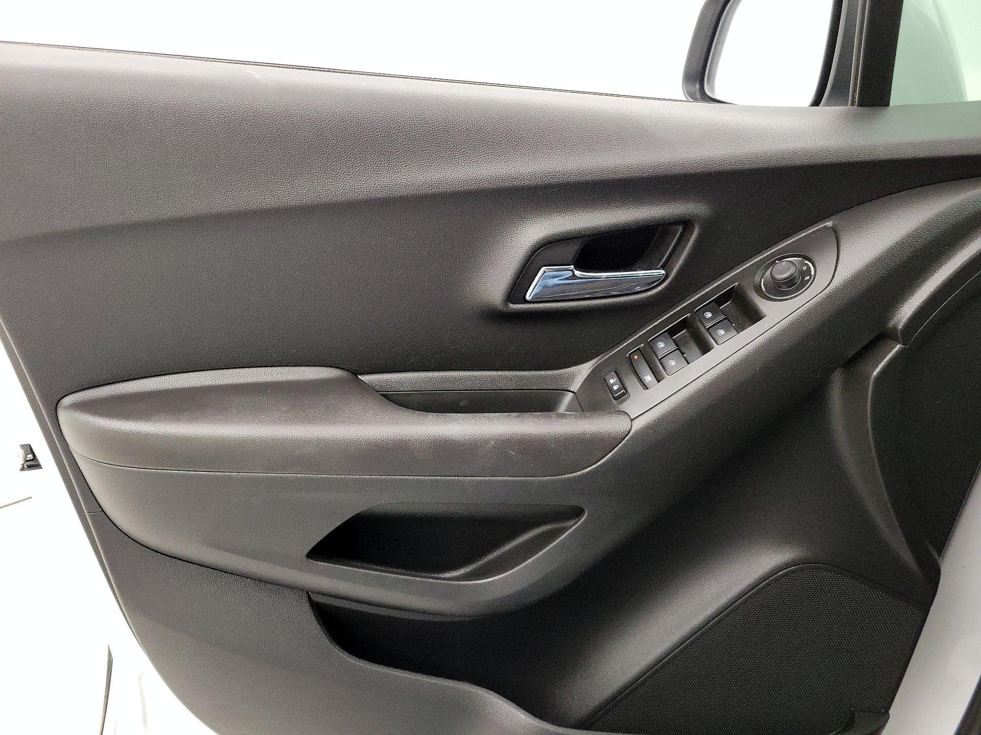 Thumbnail: 2021 Chevrolet Trax - 12