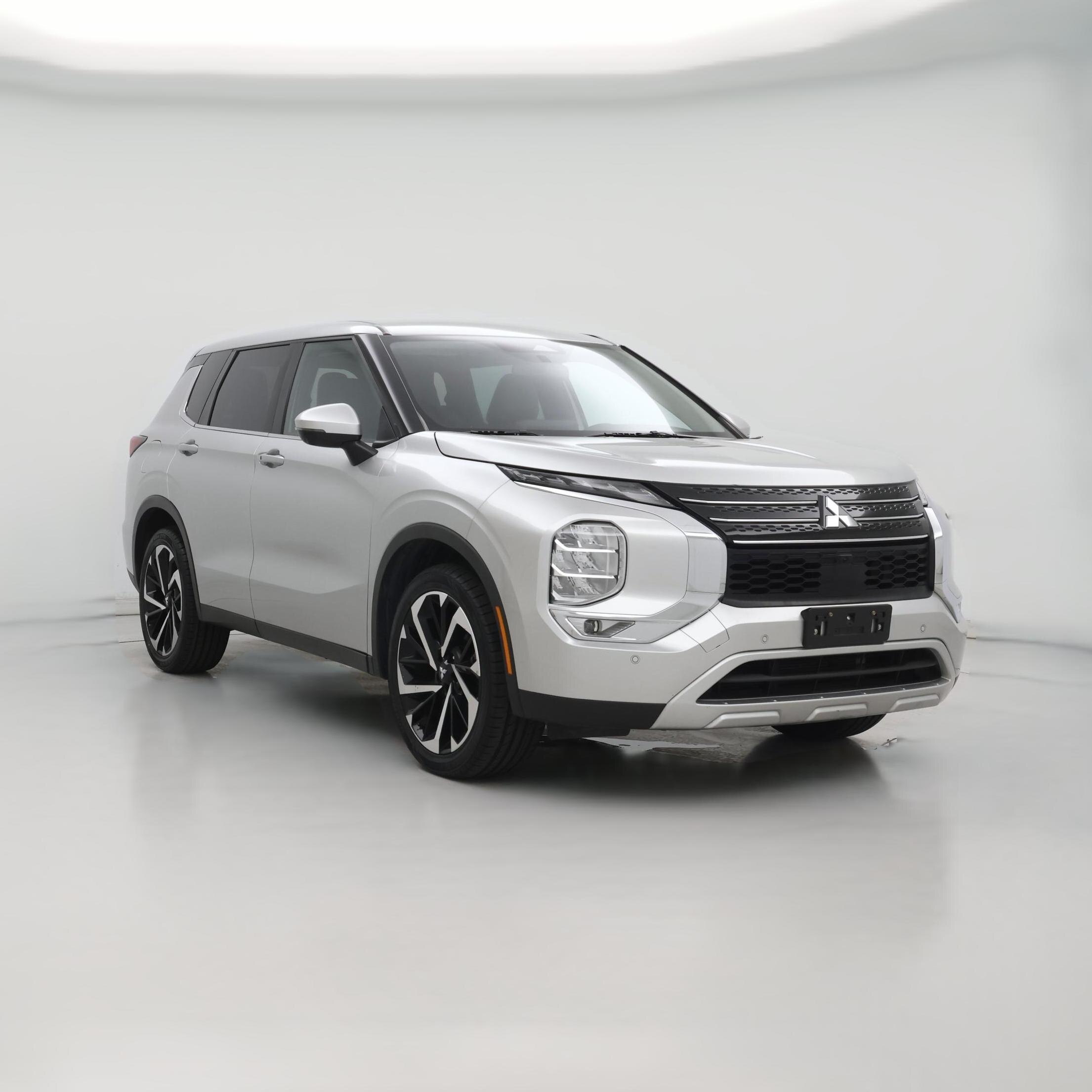 Thumbnail: 2023 Mitsubishi Outlander - 1
