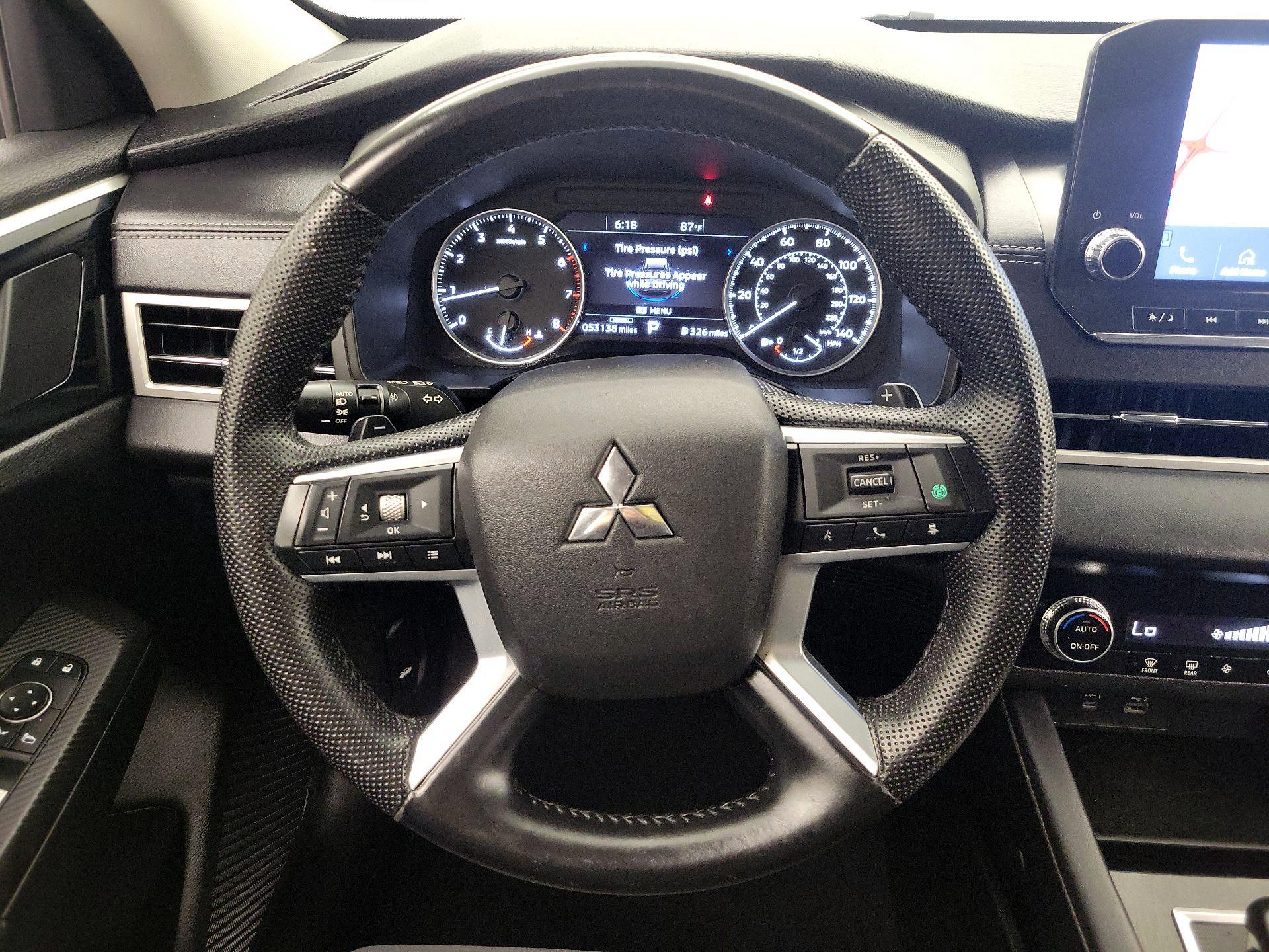 Thumbnail: 2023 Mitsubishi Outlander - 10