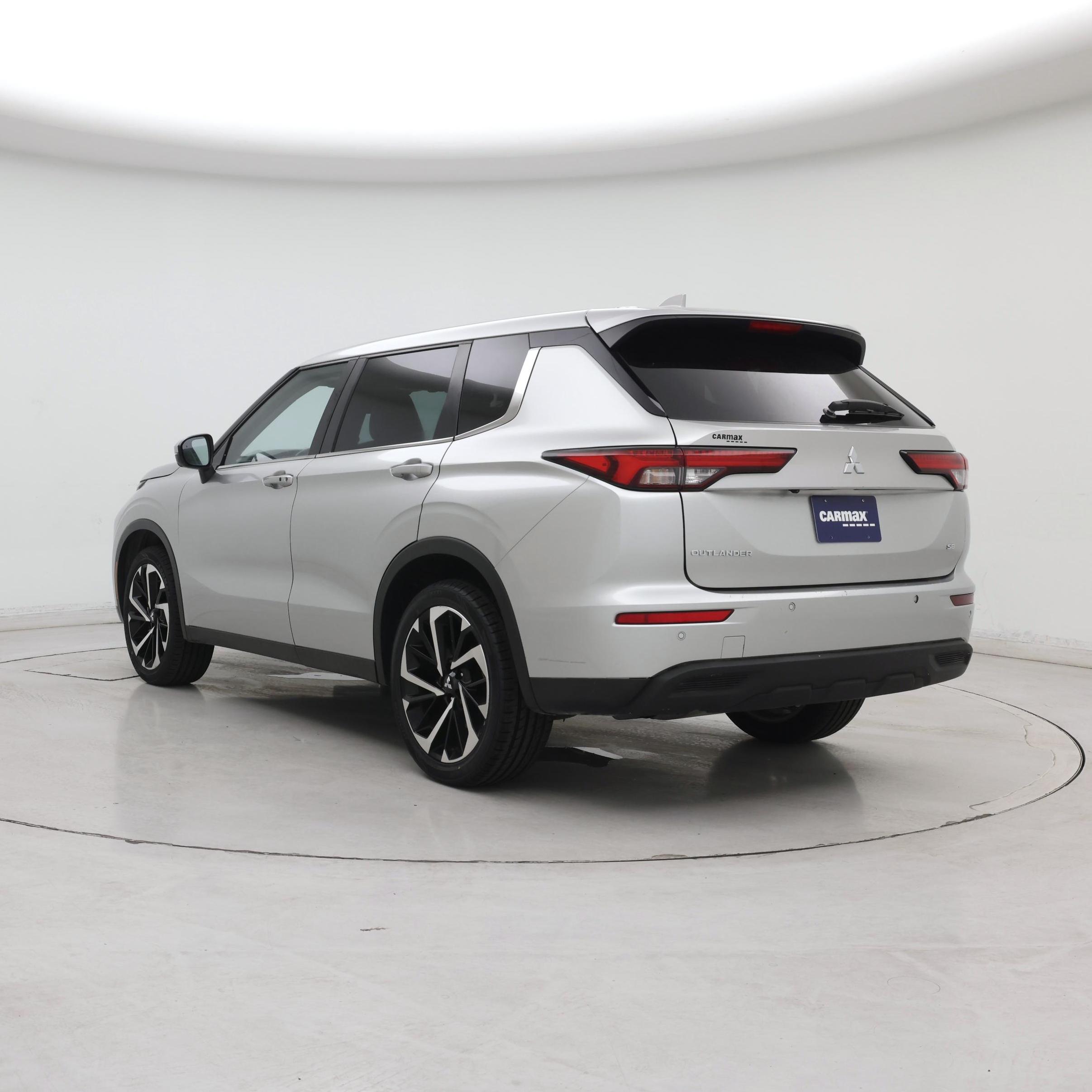 Thumbnail: 2023 Mitsubishi Outlander - 2