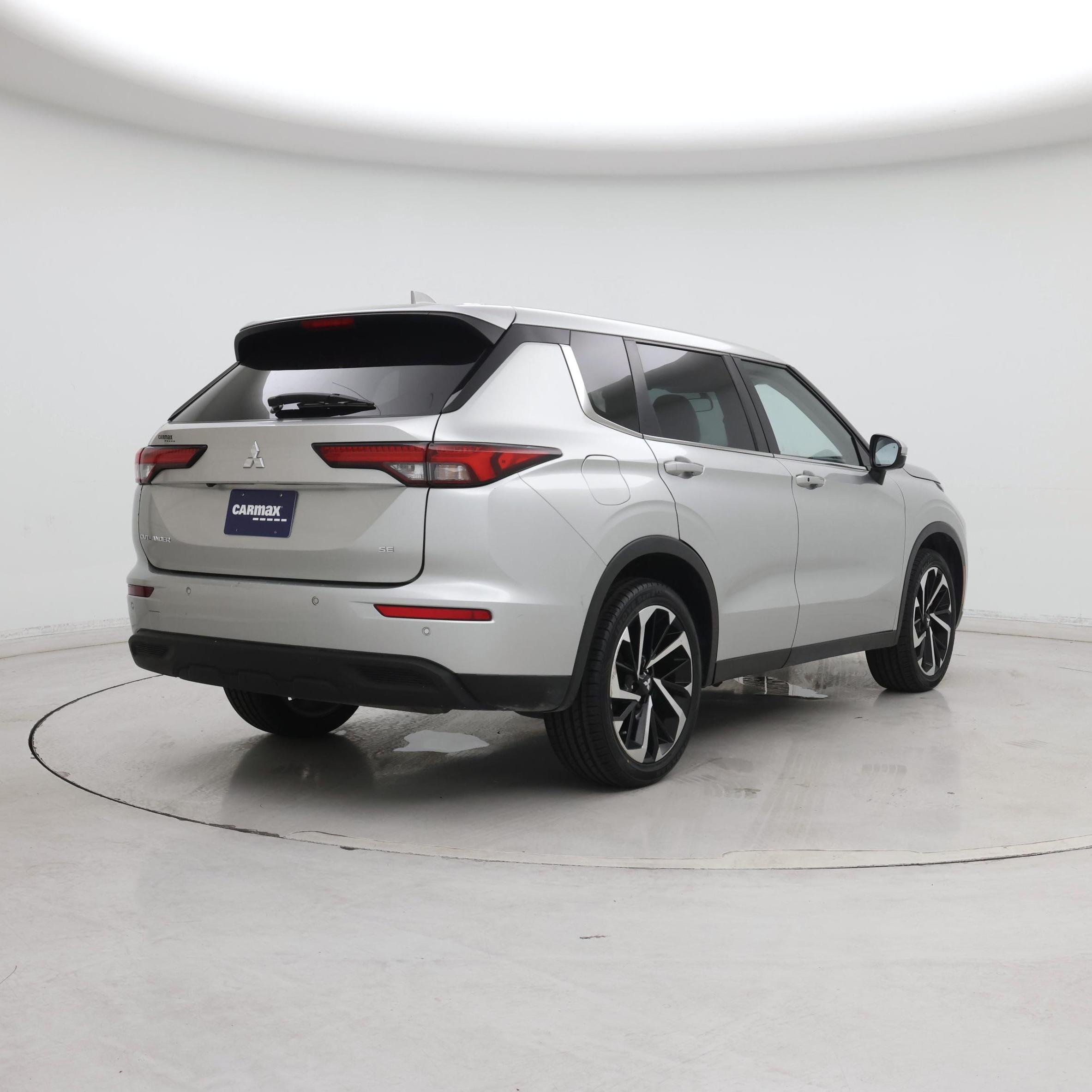 Thumbnail: 2023 Mitsubishi Outlander - 8