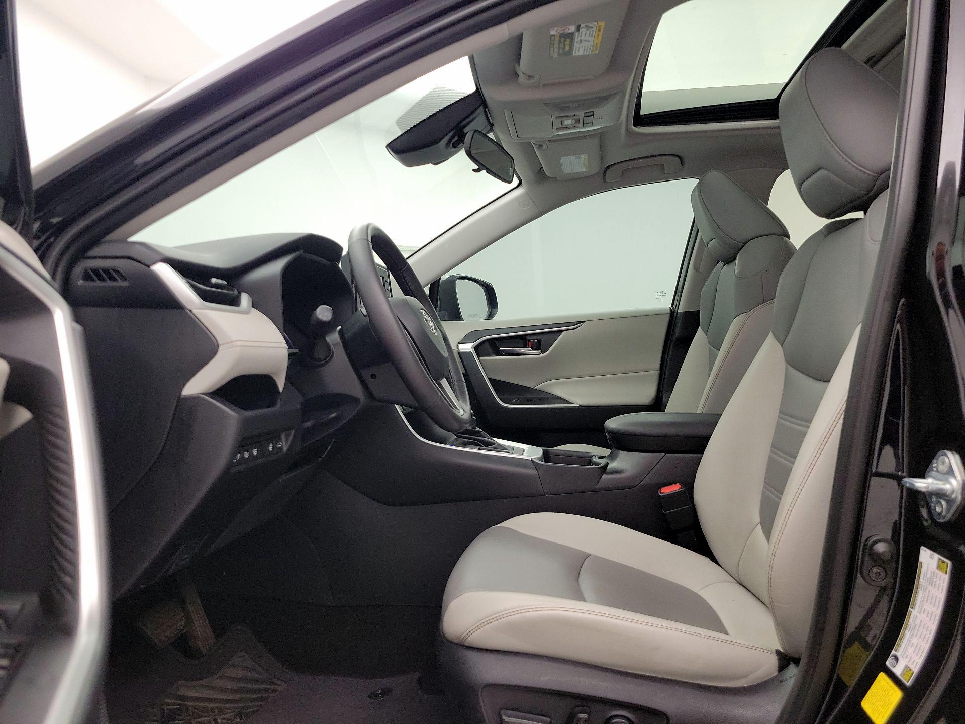 Thumbnail: 2021 Toyota RAV4 - 11