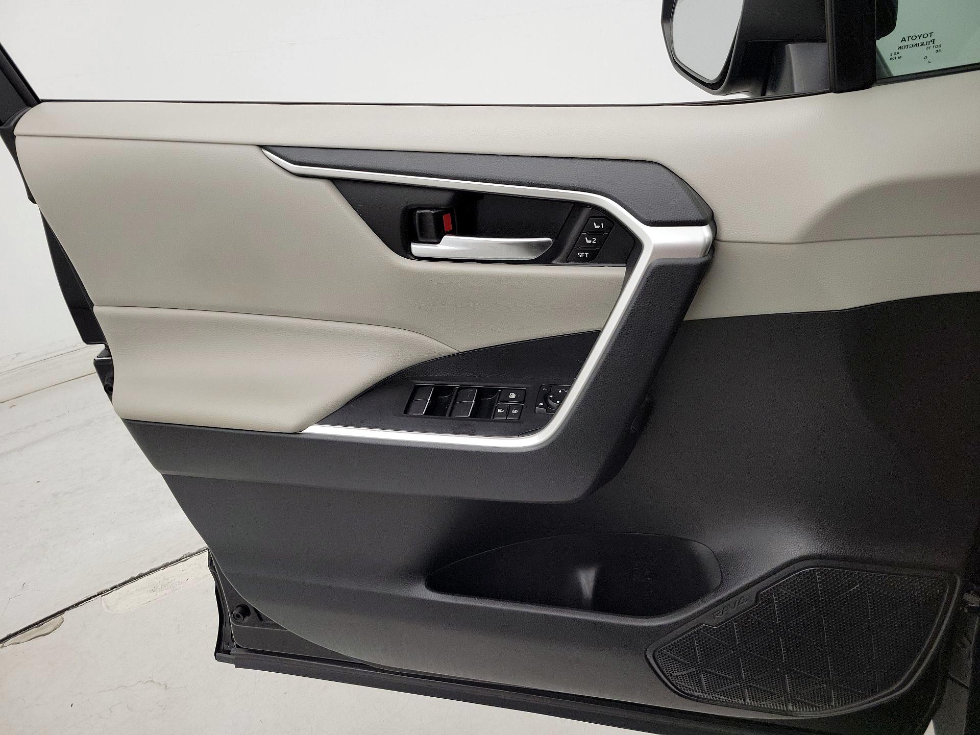 Thumbnail: 2021 Toyota RAV4 - 12