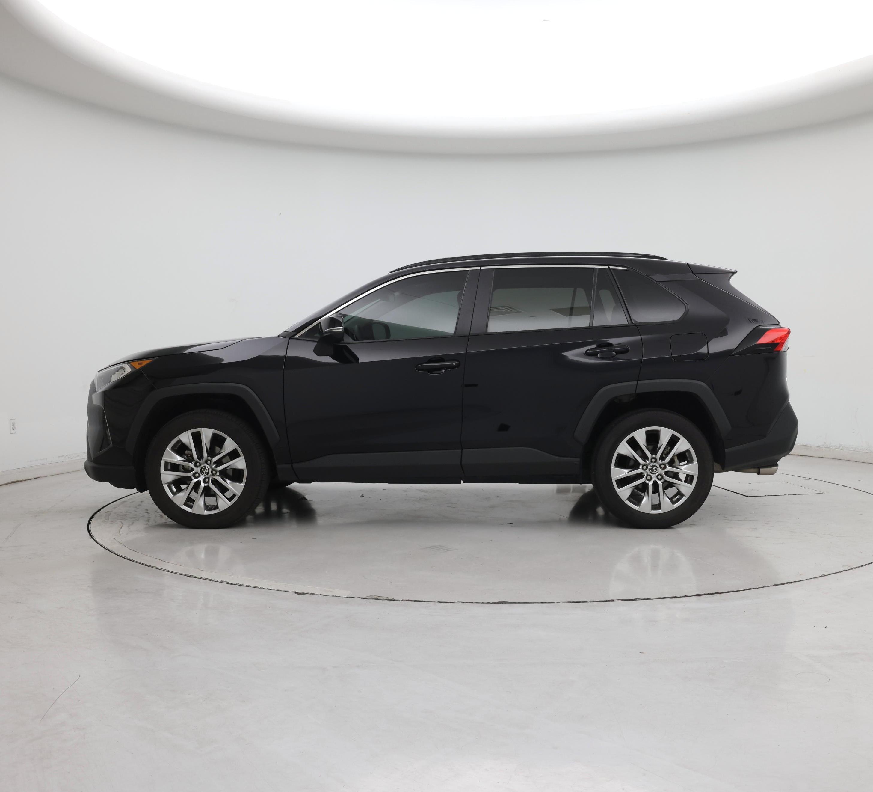 Thumbnail: 2021 Toyota RAV4 - 3