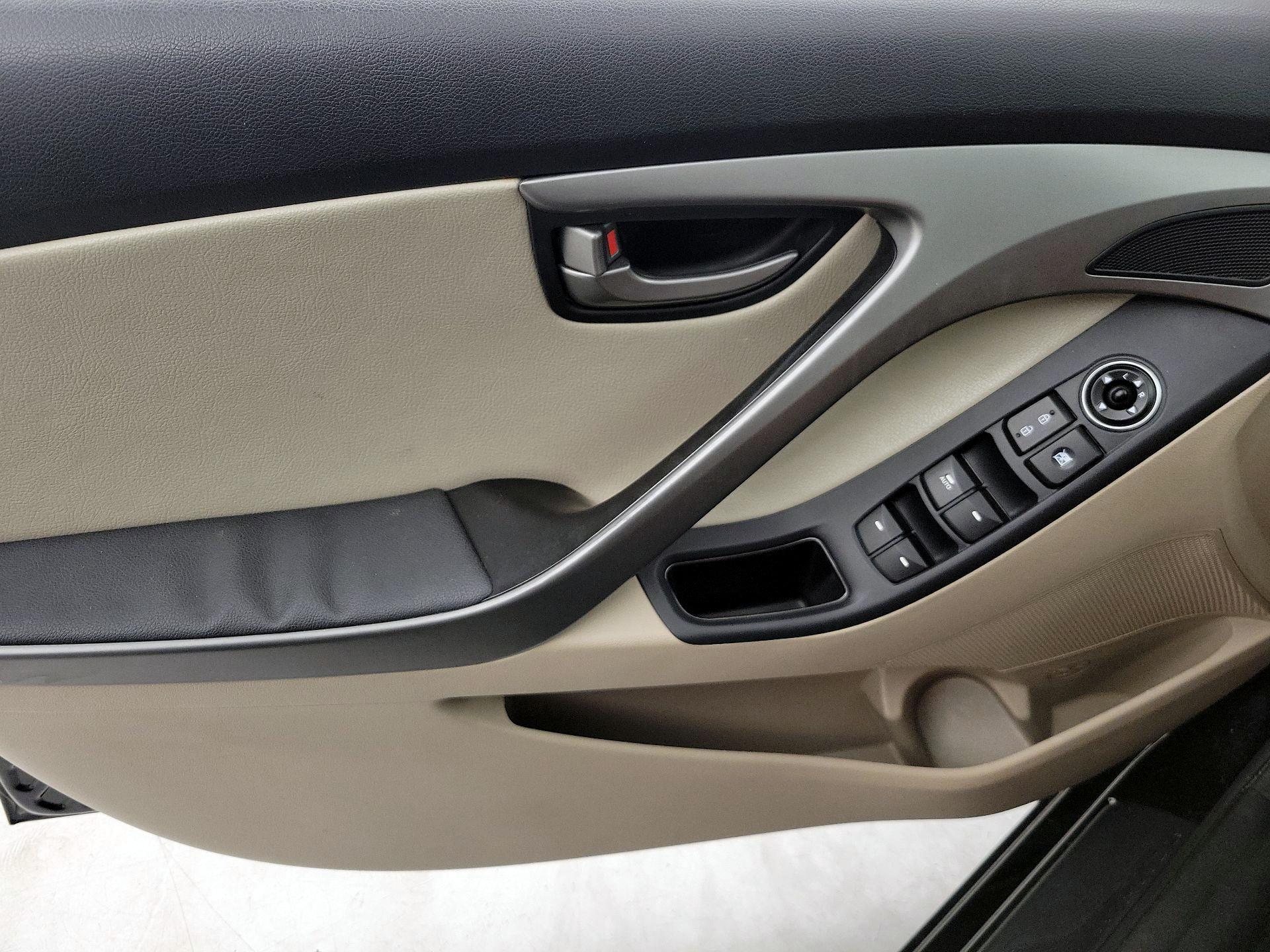 Thumbnail: 2016 Hyundai Elantra - 12