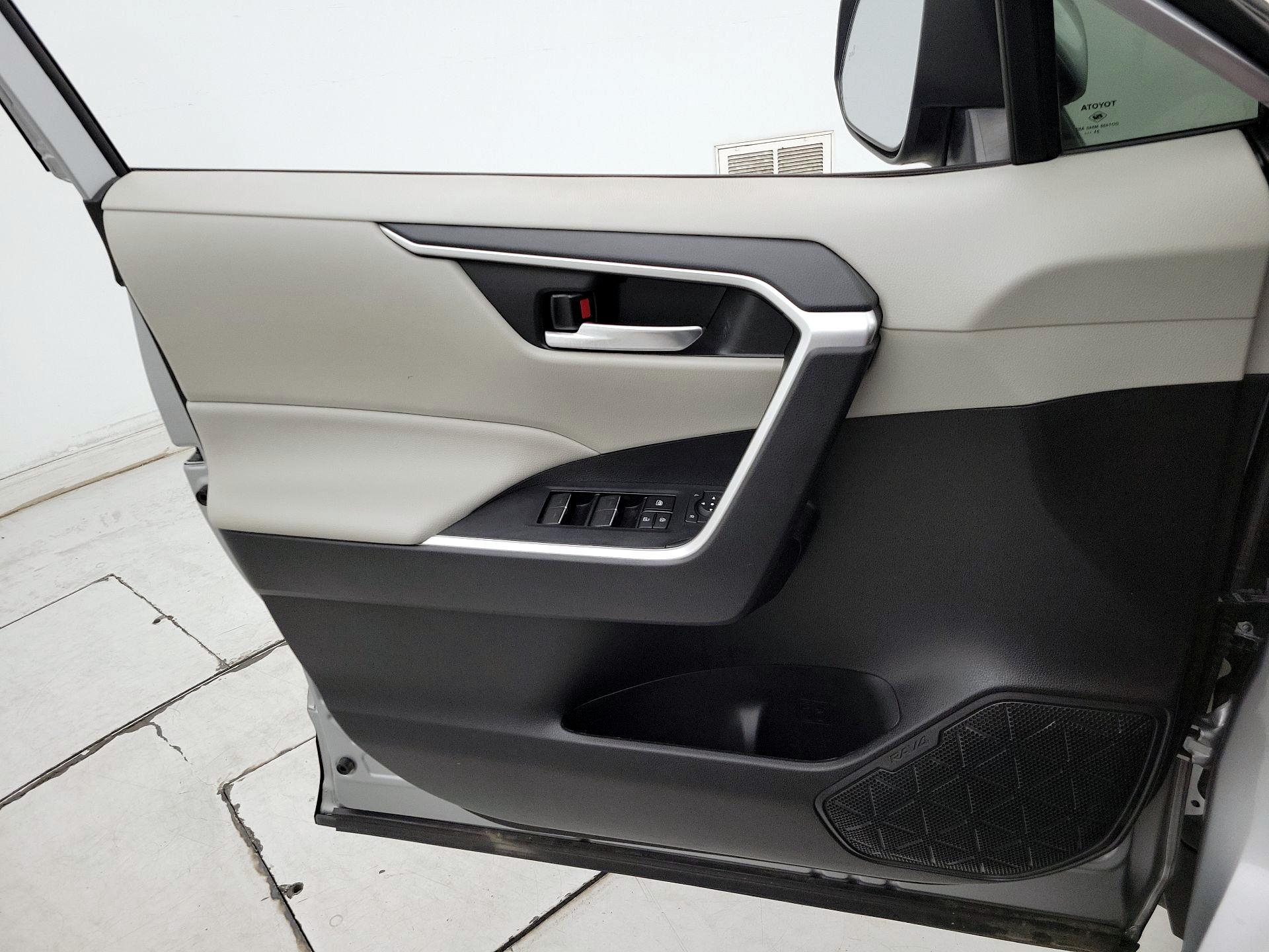 Thumbnail: 2022 Toyota RAV4 - 12