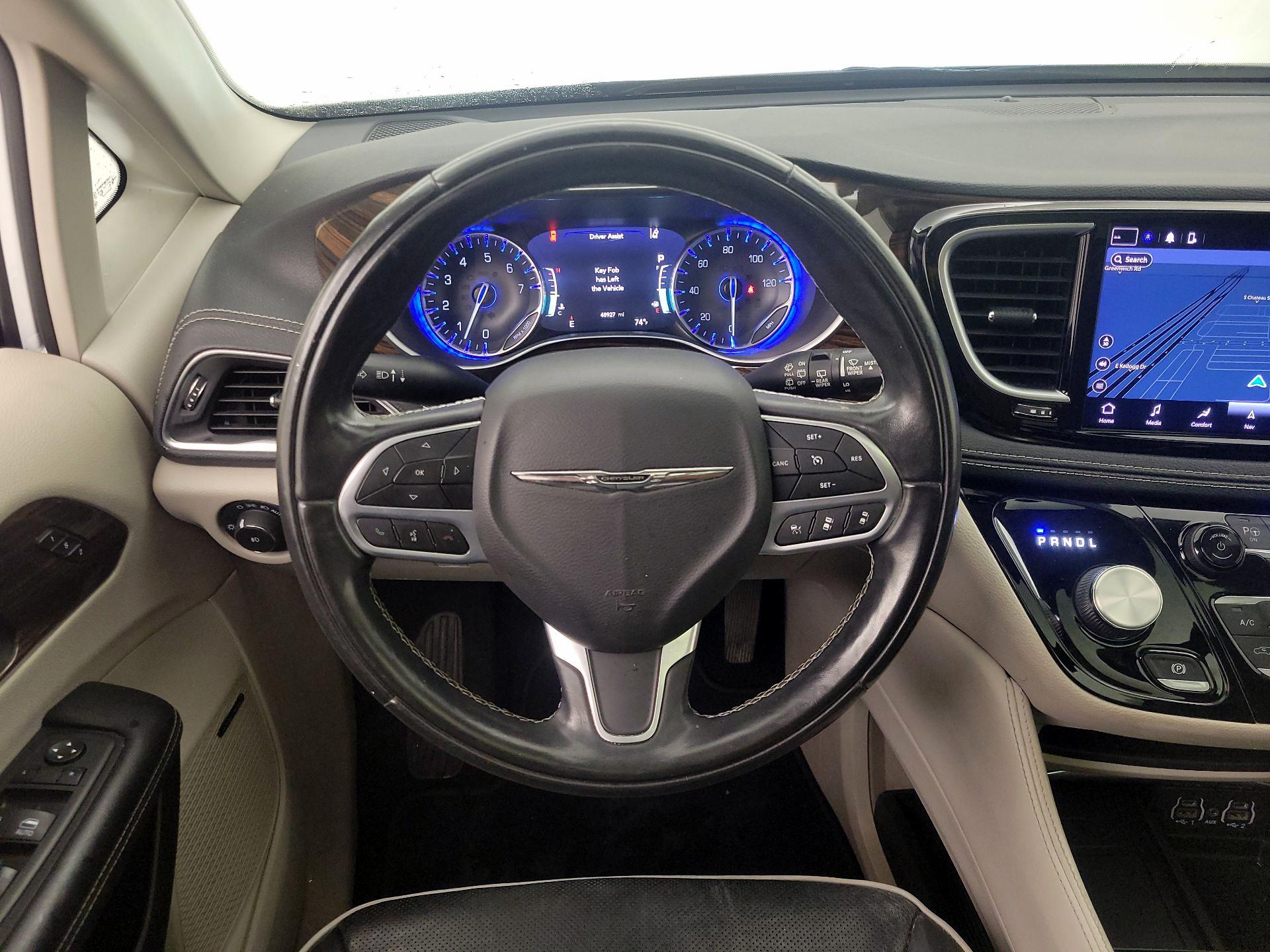 Thumbnail: 2022 Chrysler Pacifica - 10