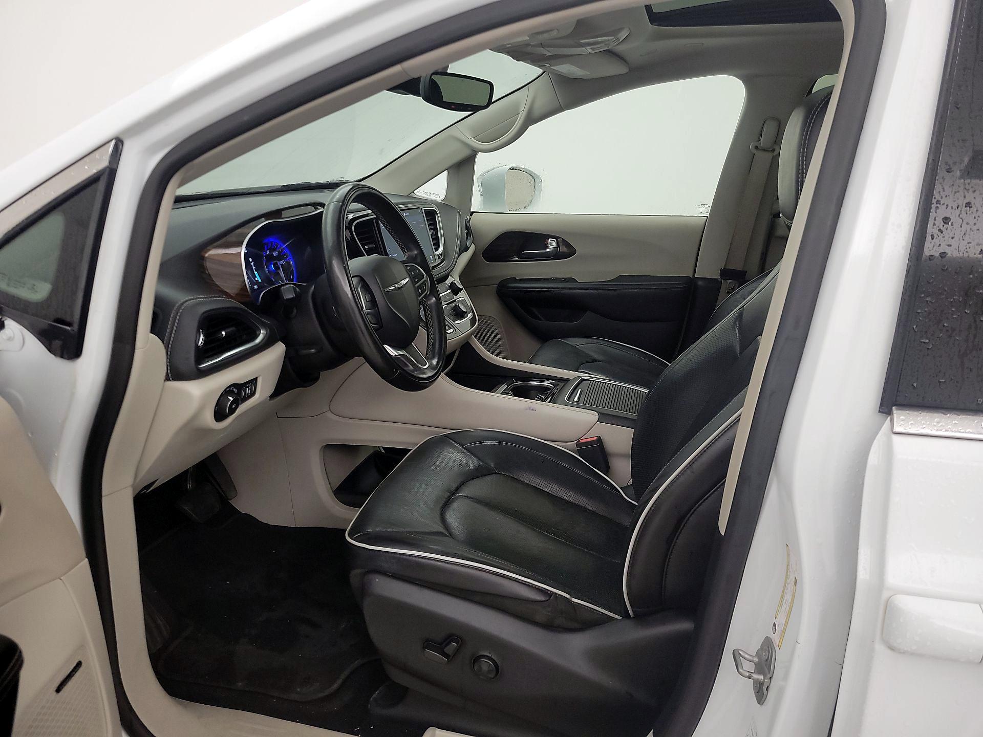 Thumbnail: 2022 Chrysler Pacifica - 11