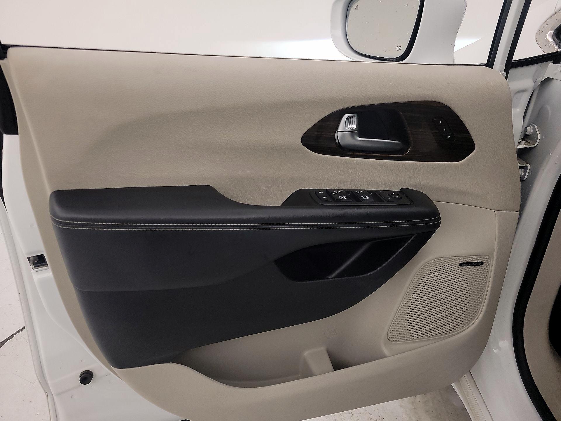 Thumbnail: 2022 Chrysler Pacifica - 12