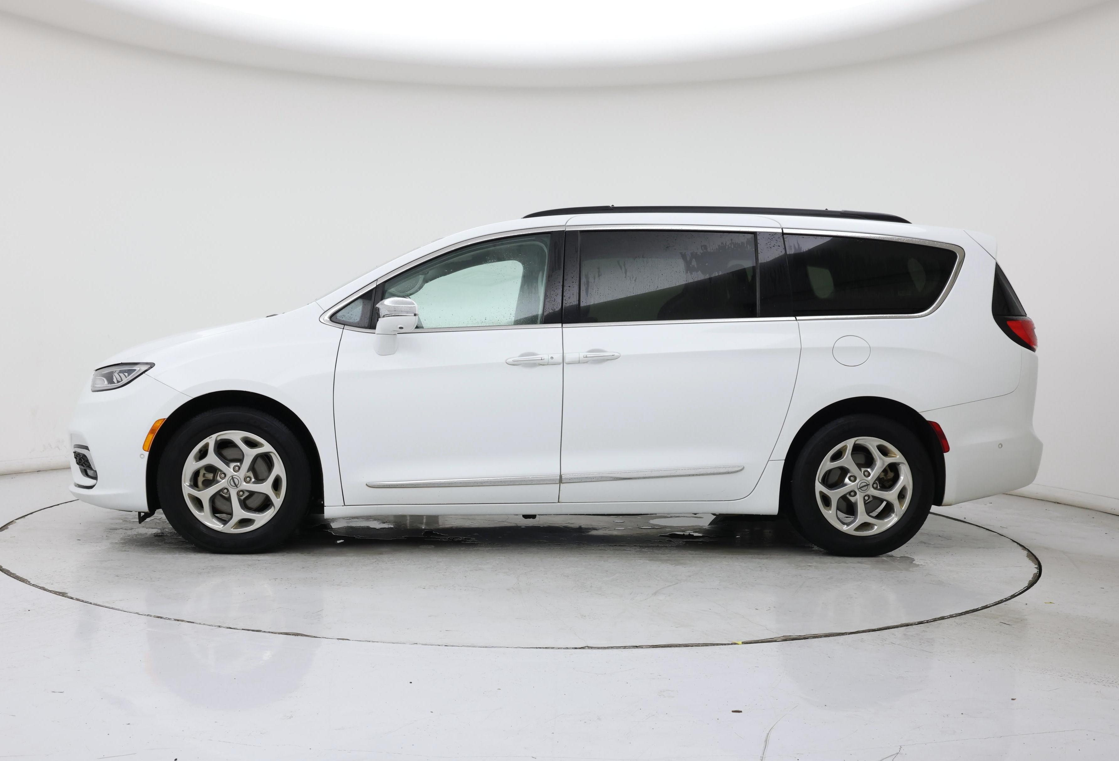 Thumbnail: 2022 Chrysler Pacifica - 3