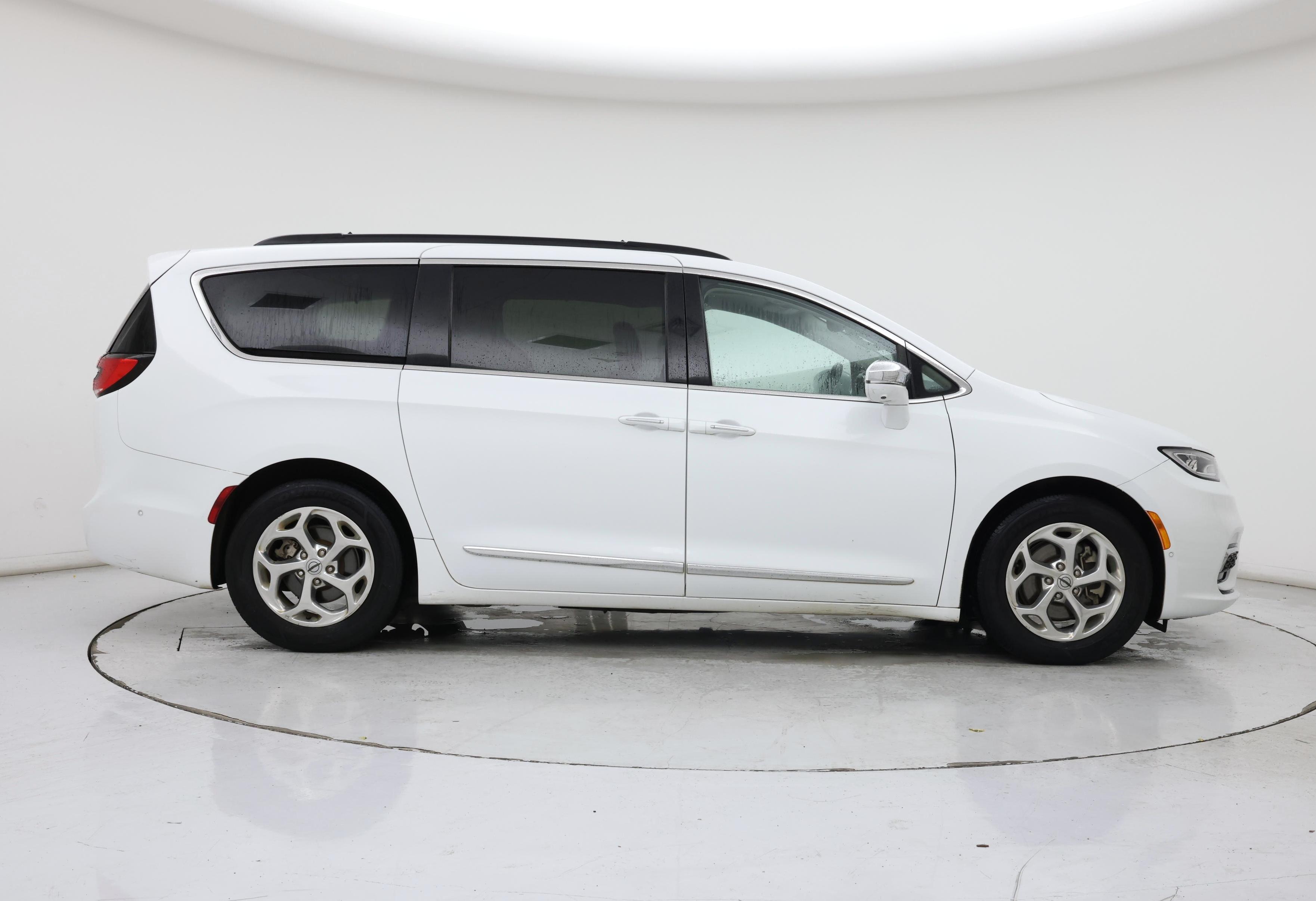 Thumbnail: 2022 Chrysler Pacifica - 7